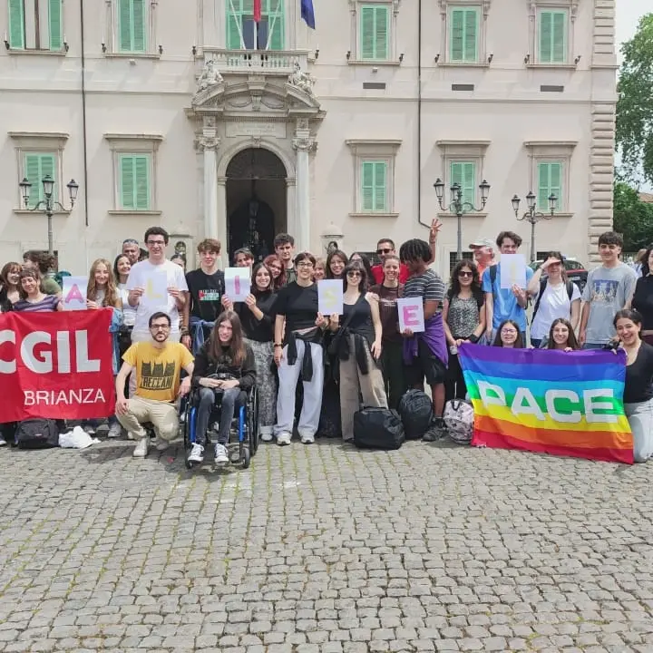 I giovani della scuola Alisei nella sede della Cgil