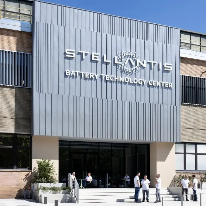 Stellantis, Fiom: annunciati investimenti all’estero