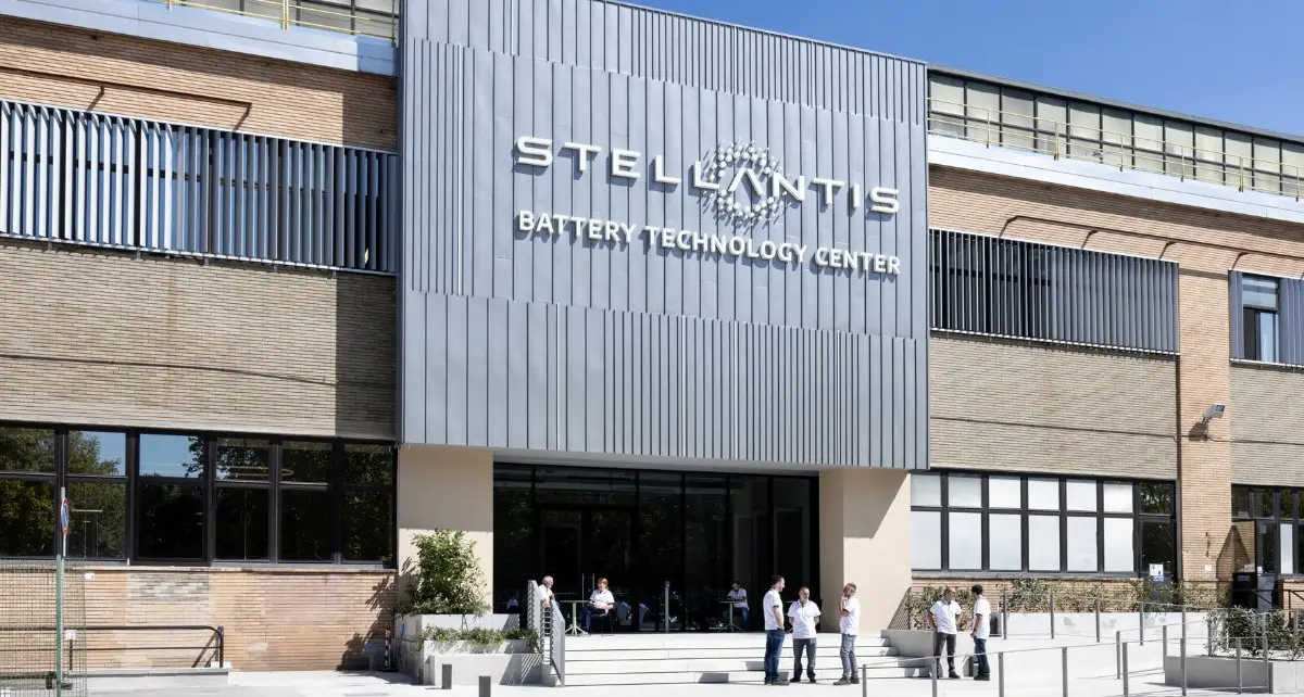 Stellantis, Fiom: annunciati investimenti all’estero