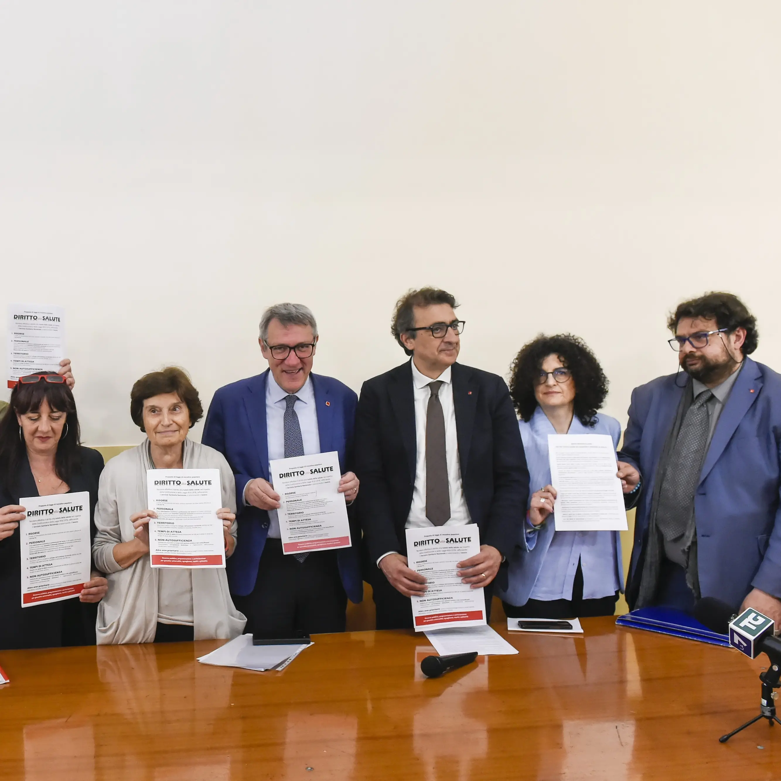 Sanità e appalti, al via la raccolta firme