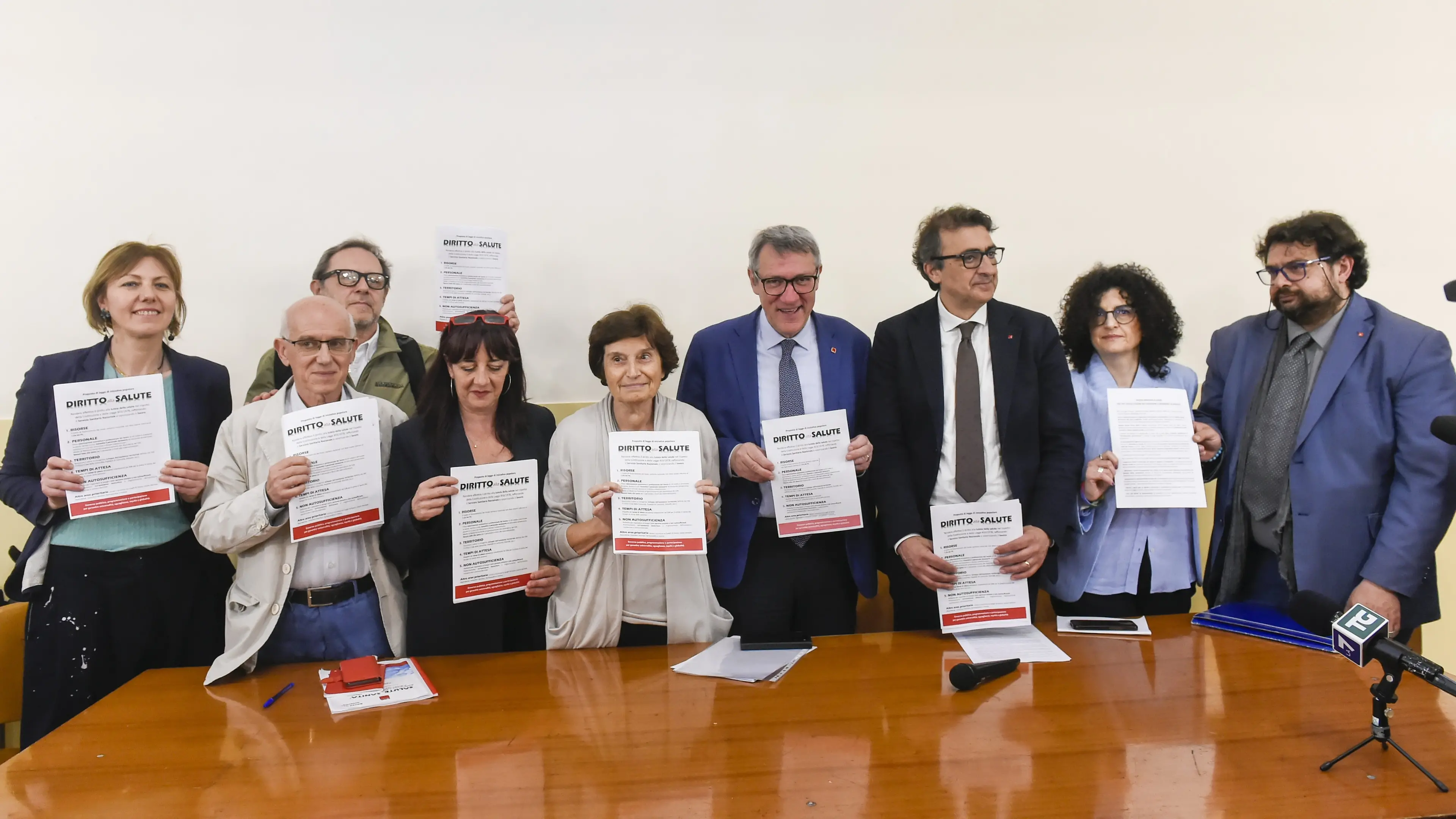 Sanità e appalti, al via la raccolta firme