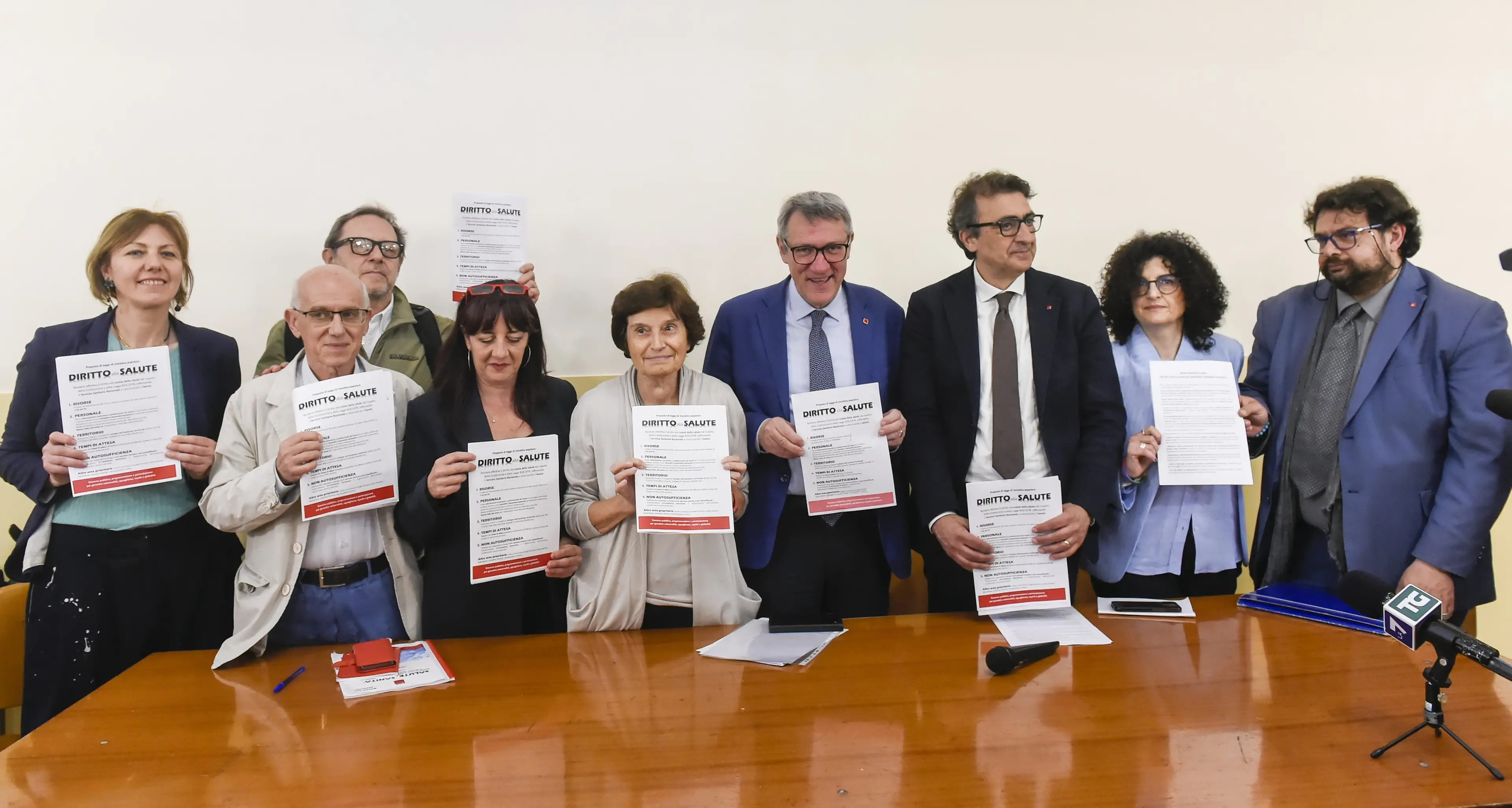 Sanità e appalti, al via la raccolta firme