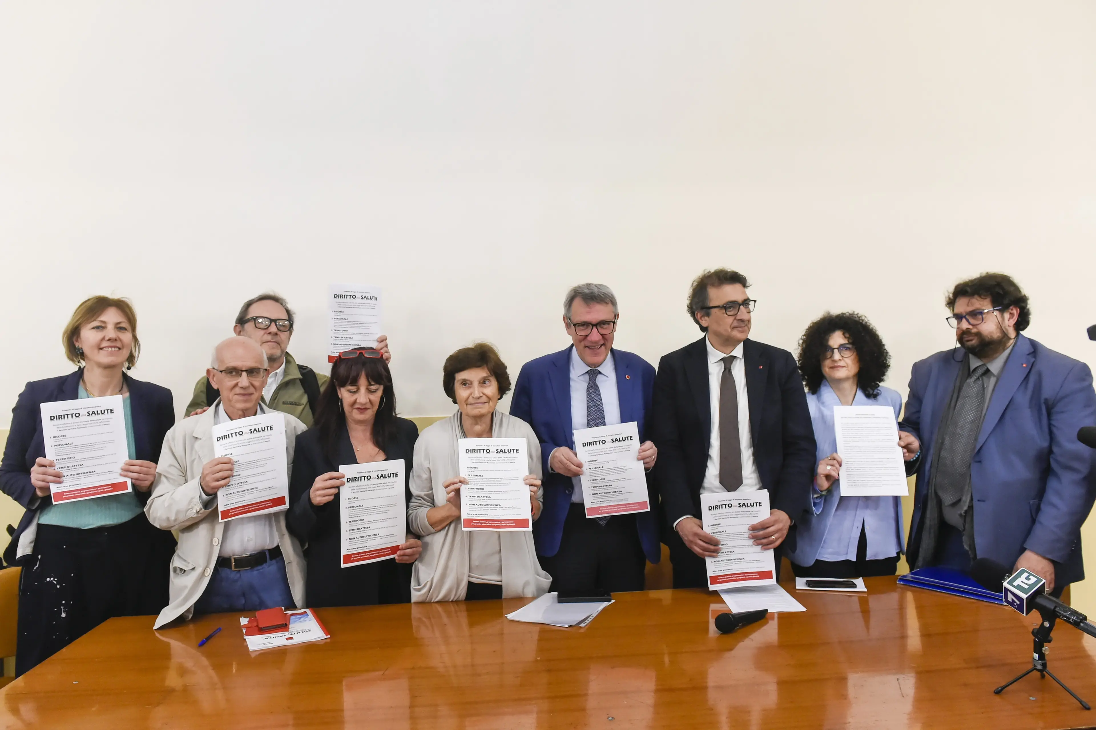 Sanità e appalti, al via la raccolta firme