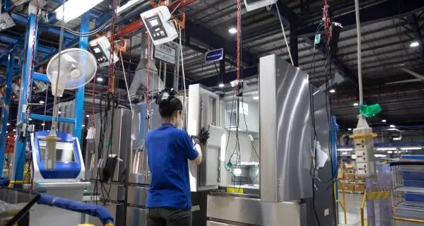 Electrolux annuncia 1.700 esuberi. Sindacati: “Inaccettabile, è sciopero”