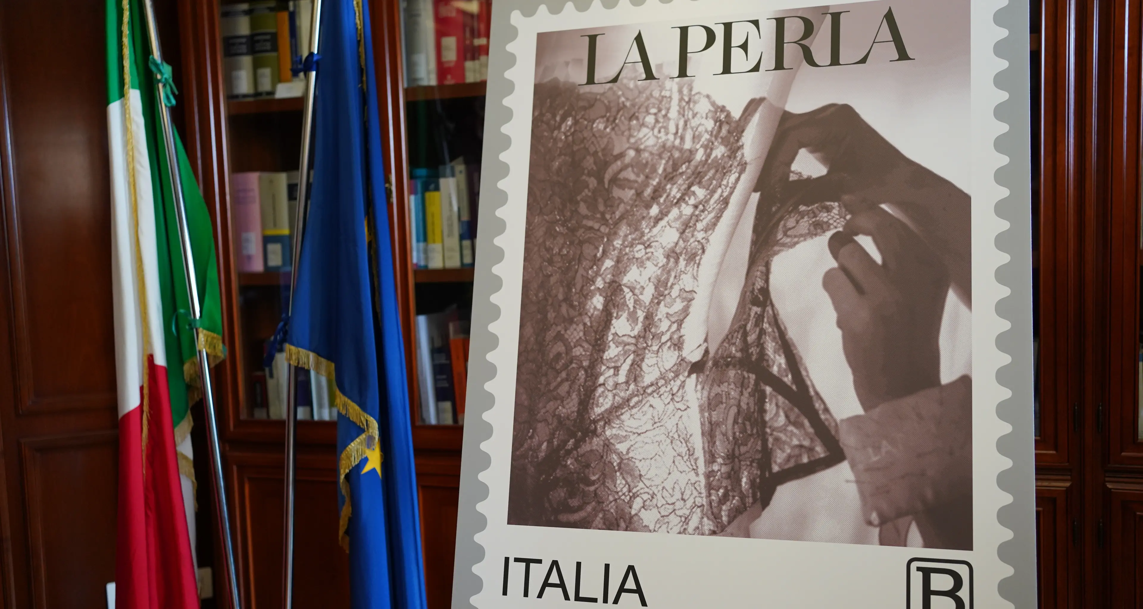 La Perla, un francobollo celebra la lotta delle lavoratrici