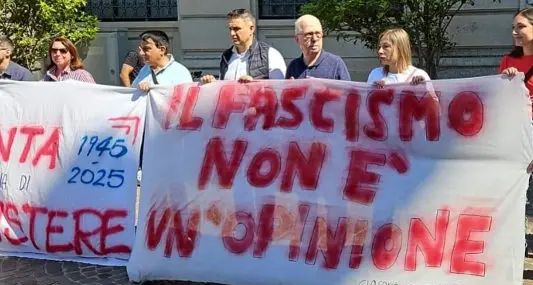 “Razzismo e xenofobia per costruire il consenso”