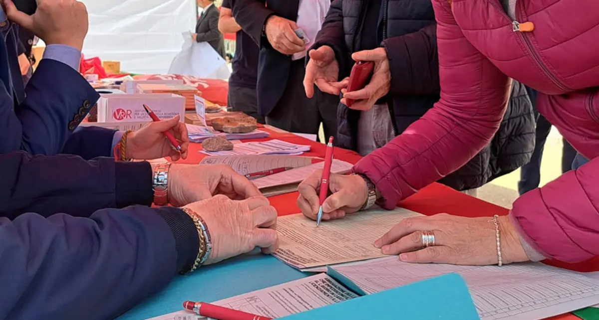 Sanità e appalti, la raccolta firme continua: “Ora un grande confronto nel Paese”