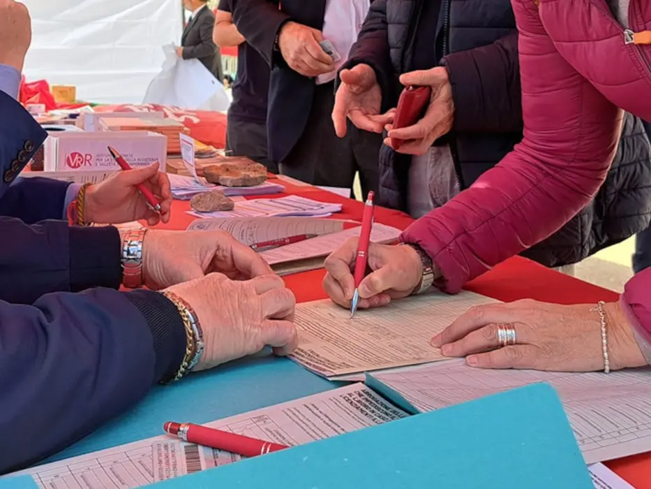 Sanità e appalti, la raccolta firme continua