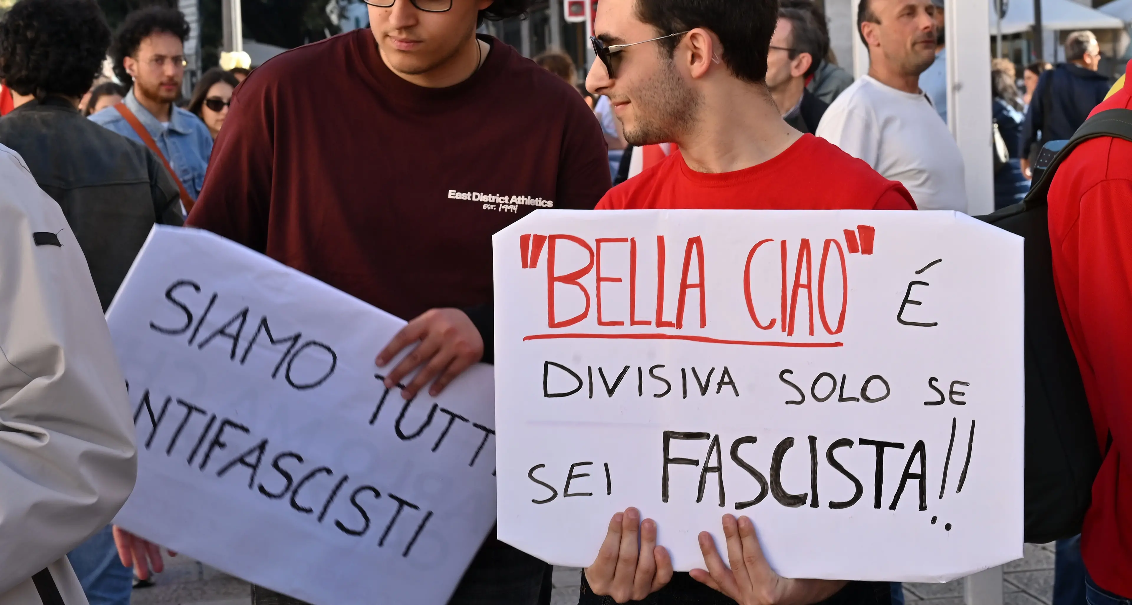 Scuola, la Consulta studentesca di Roma cancella l’antifascismo
