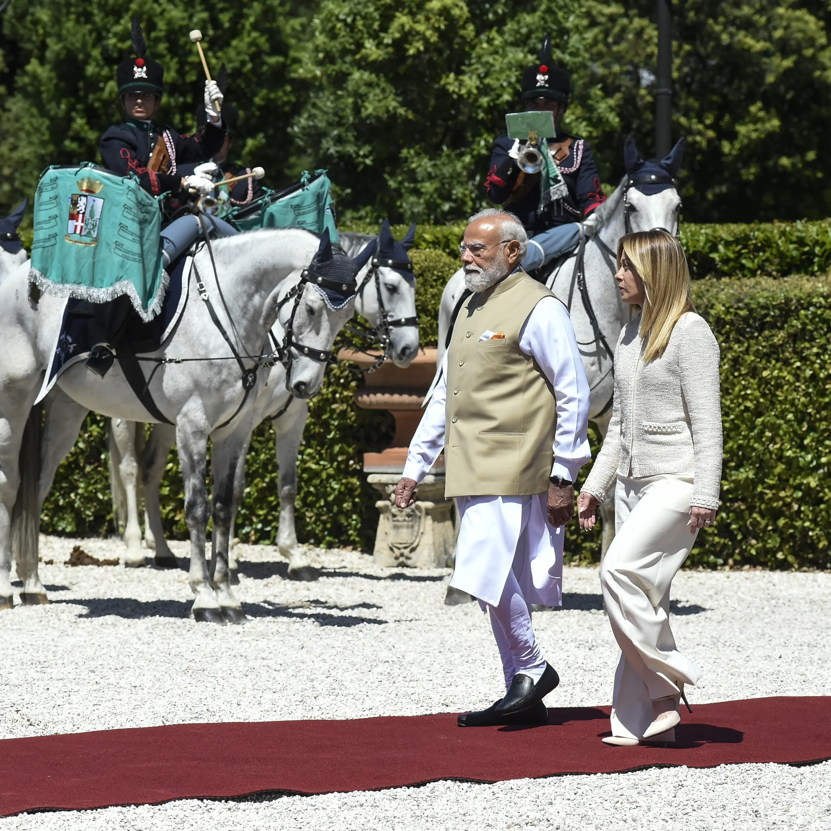 L’incontro Modi-Meloni: caramelle da uno sconosciuto