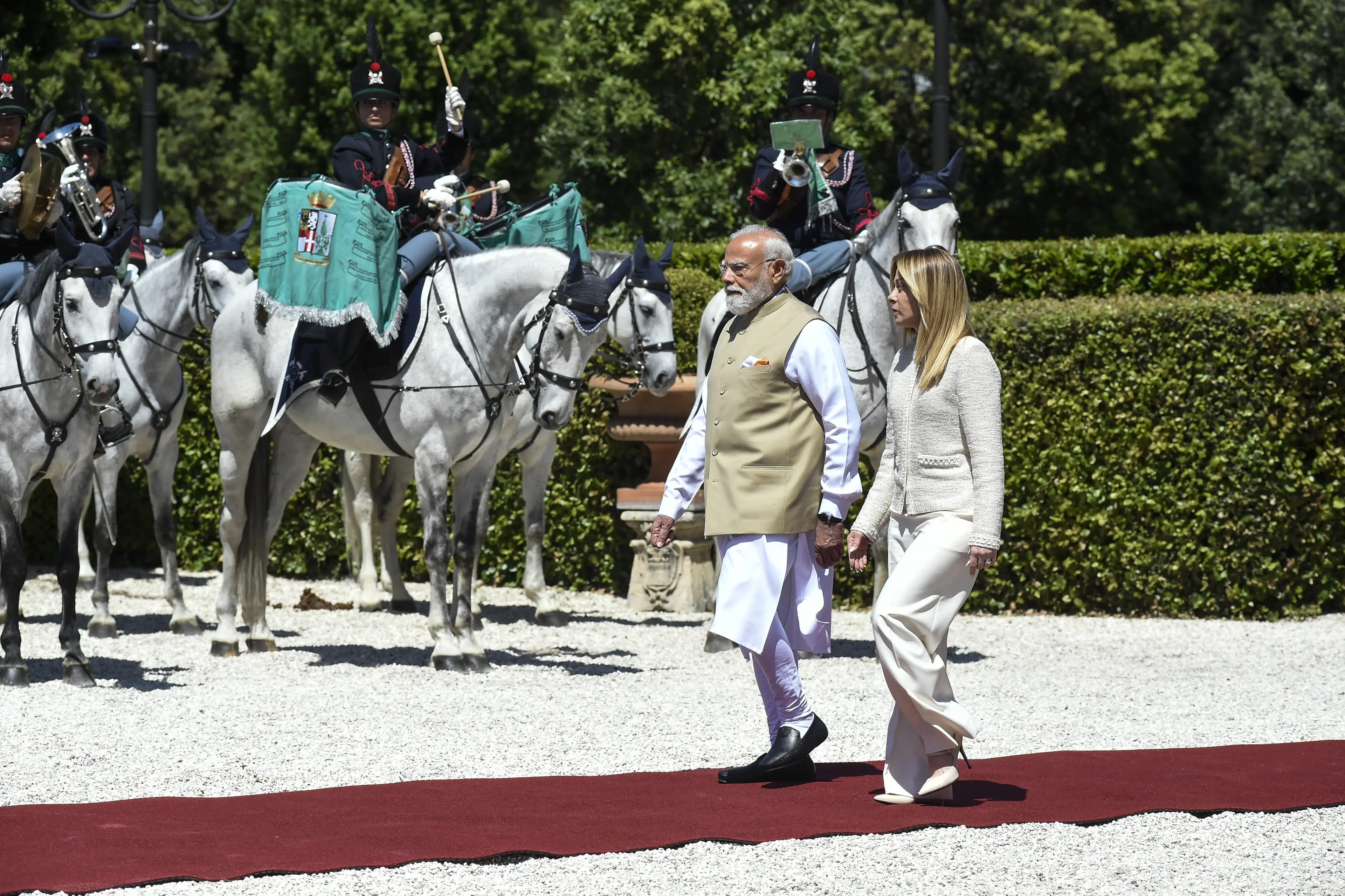 L’incontro Modi-Meloni: caramelle da uno sconosciuto
