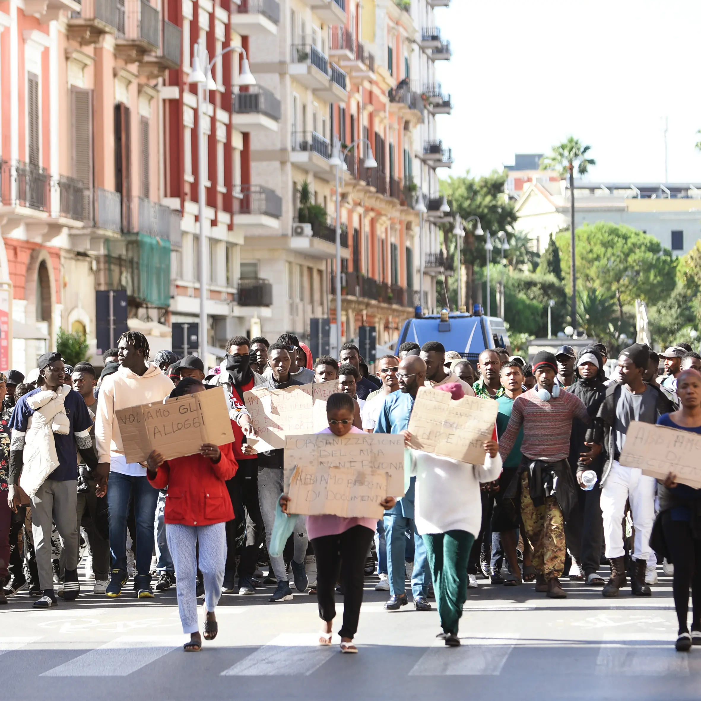 Remigrazione, da parola tecnica a dispositivo politico