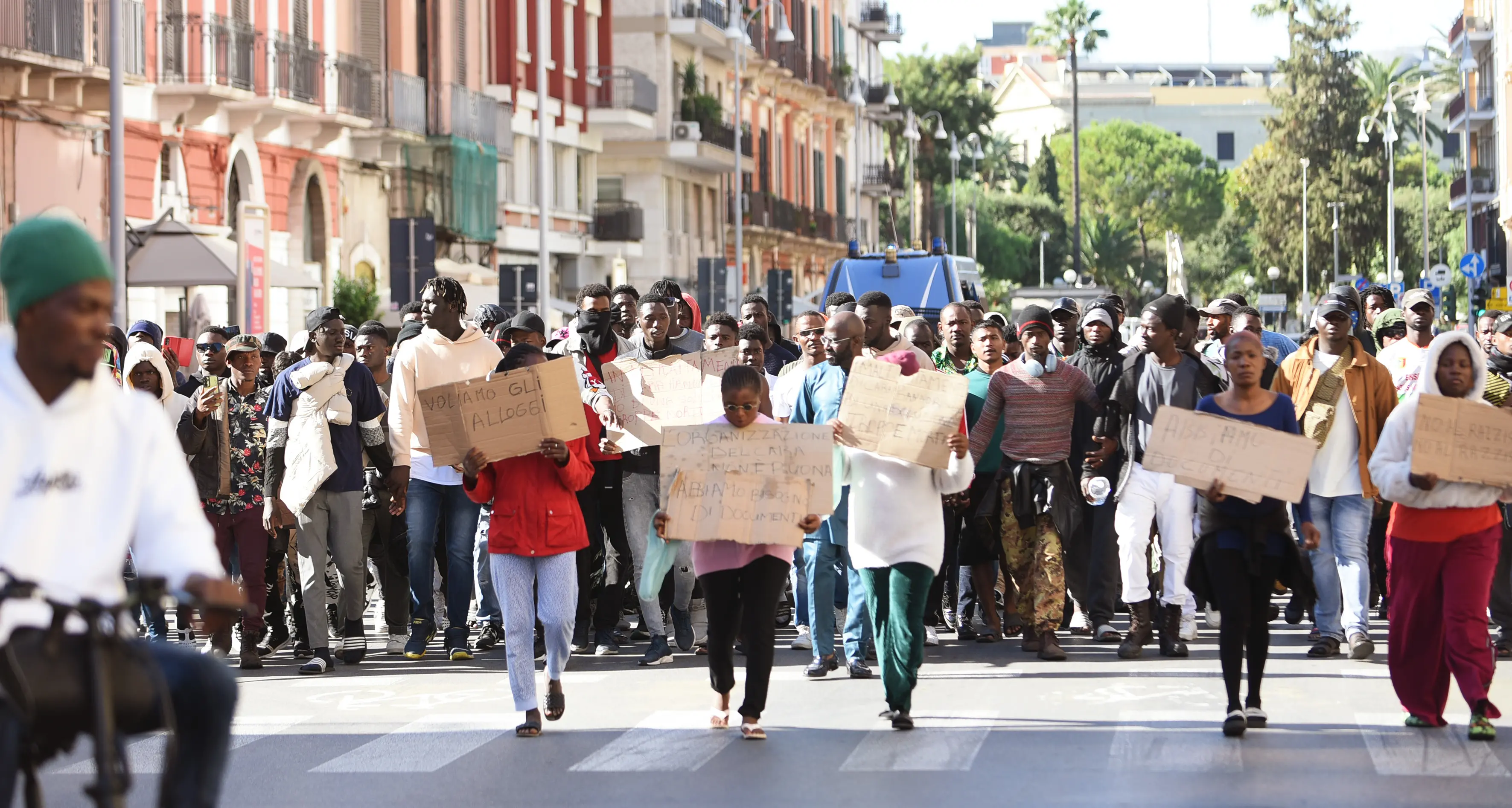 Remigrazione, da parola tecnica a dispositivo politico