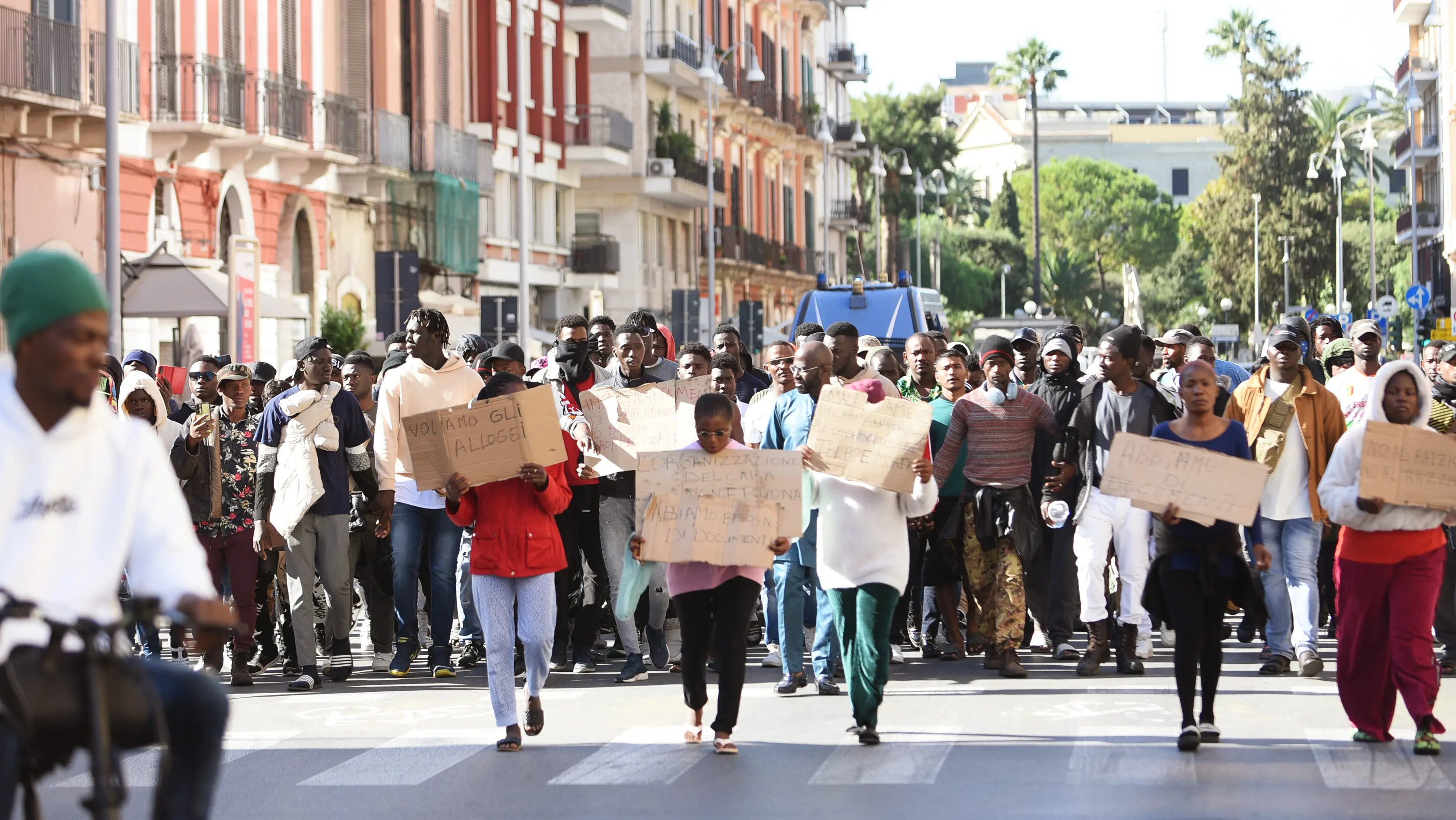 Remigrazione, da parola tecnica a dispositivo politico