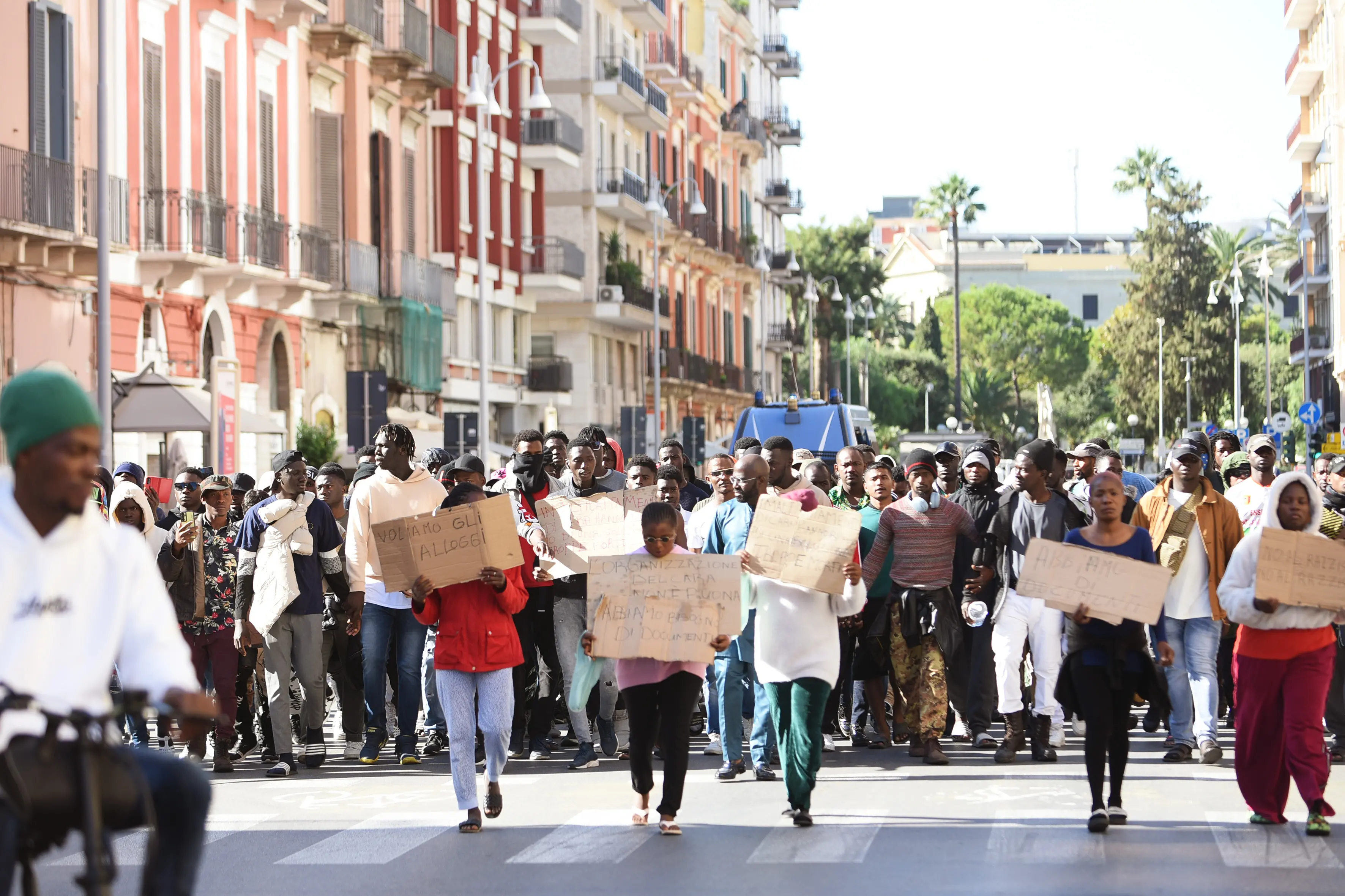 Remigrazione, da parola tecnica a dispositivo politico
