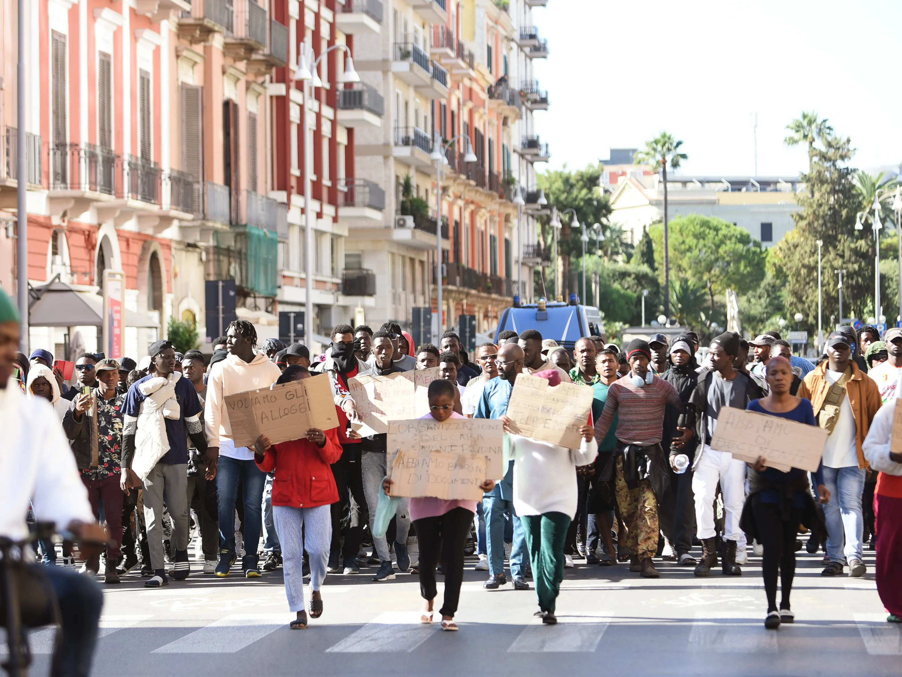 Remigrazione, da parola tecnica a dispositivo politico