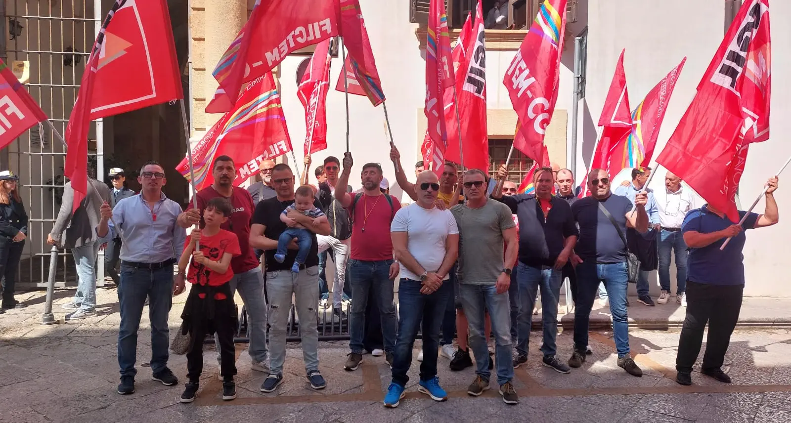 Amap, protesta degli interinali sotto il Comune di Palermo