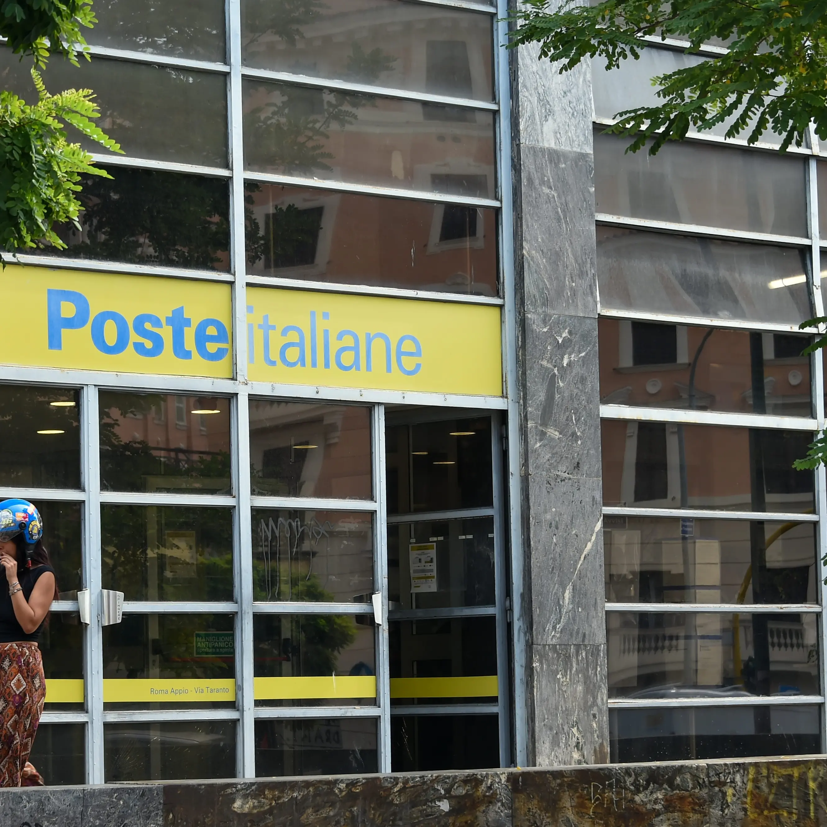 Poste rivuole indietro i soldi dai lavoratori. Slc Cgil: “Decisione shock”
