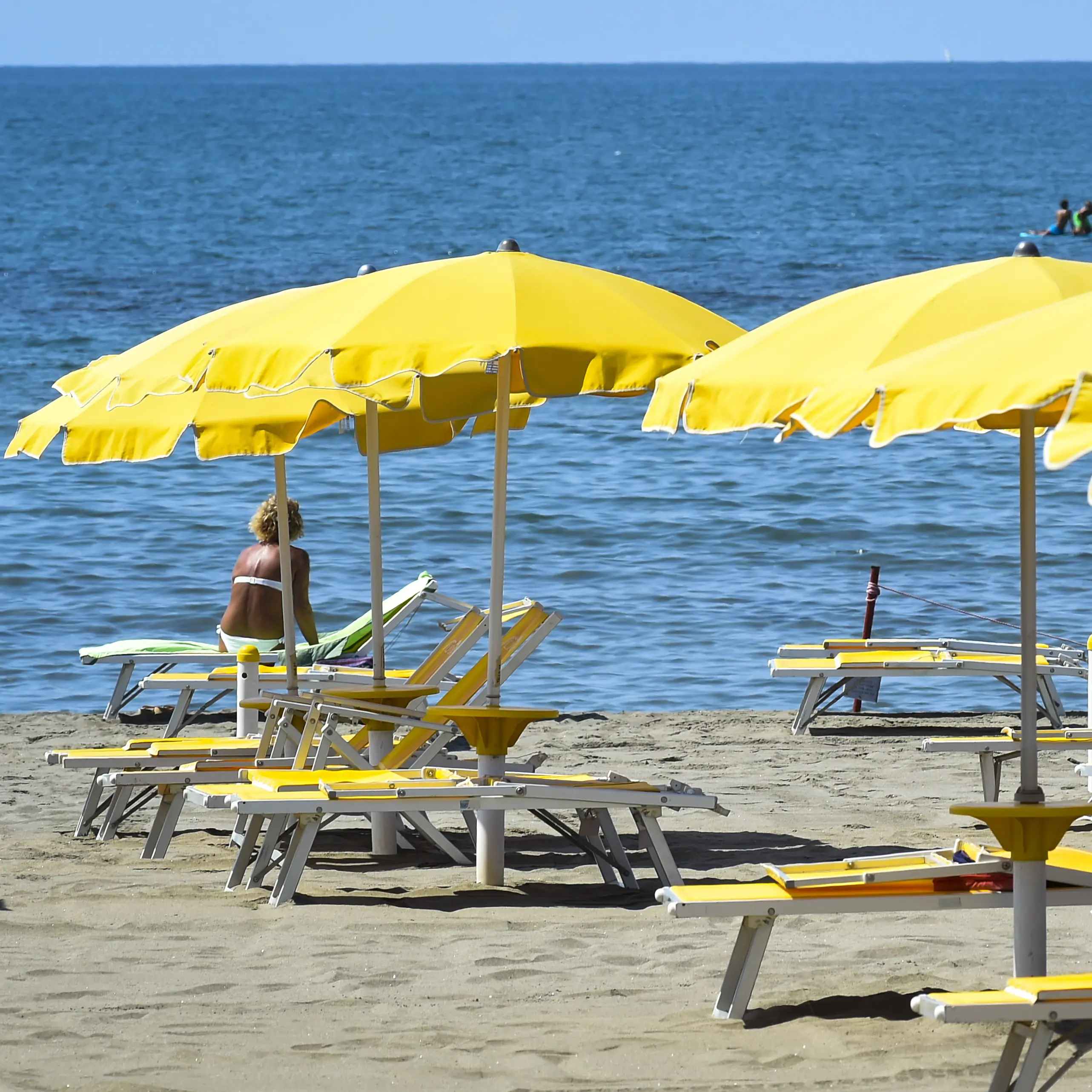 Vacanze 2026, aumenti sotto l’ombrellone