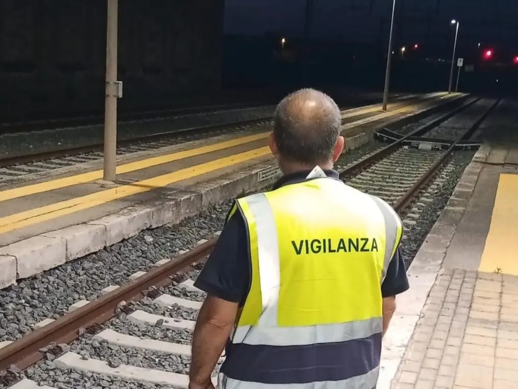 Licenziati i guardiani notturni delle stazioni