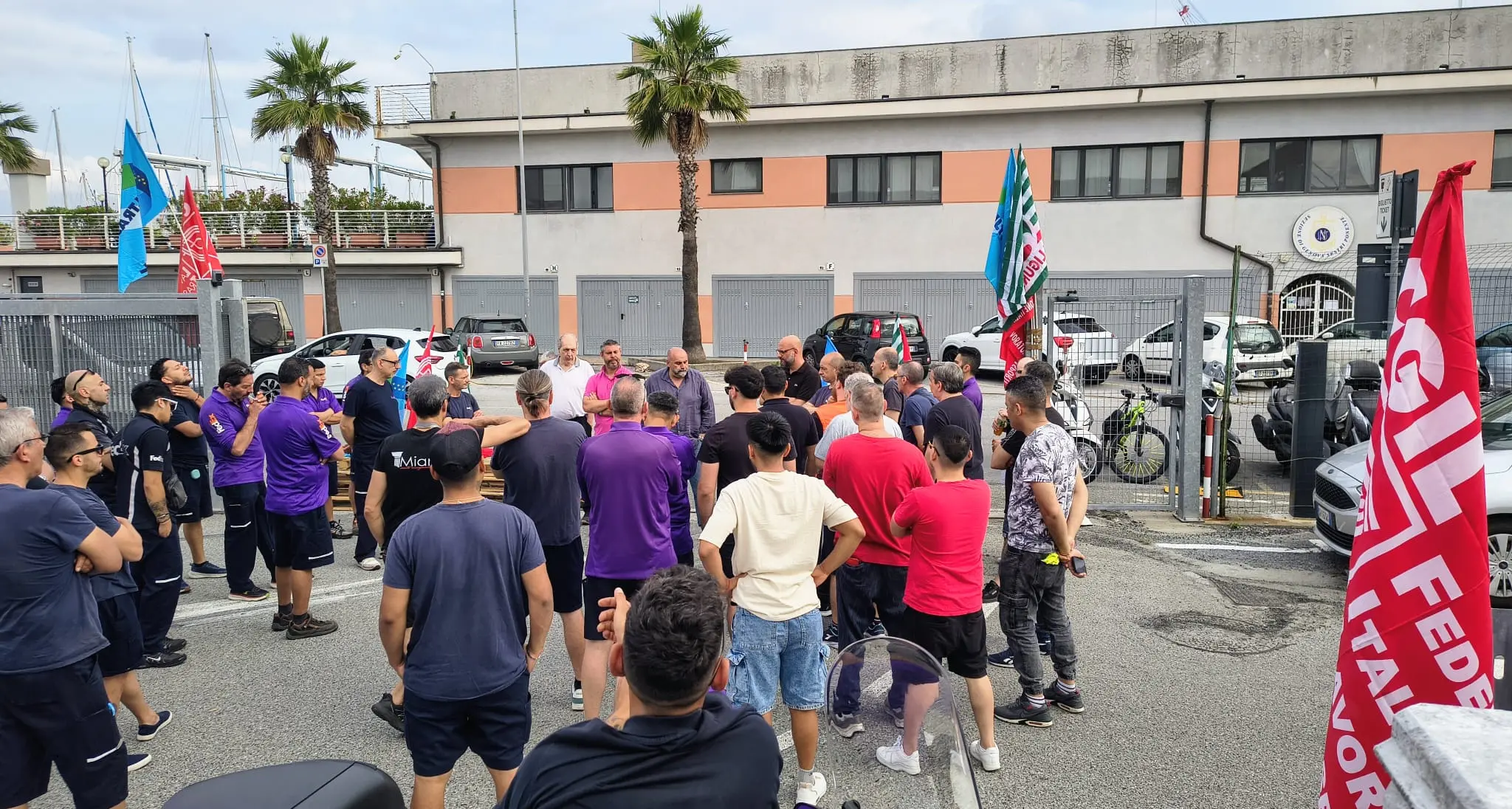 Appalto rescisso a Genova, a casa 70 lavoratori Moving
