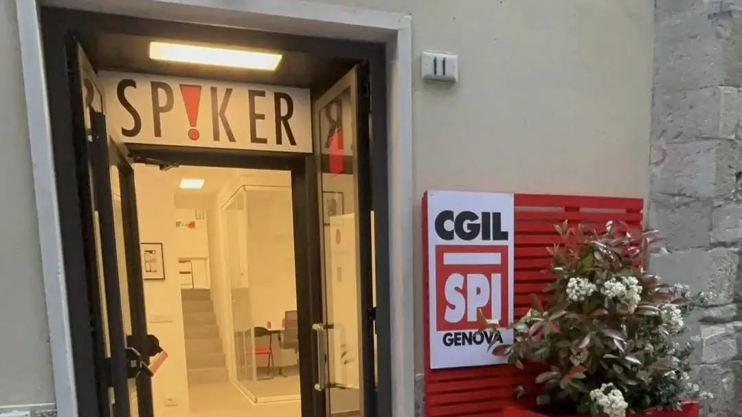 Al centro di Genova presidio Filcams Cgil per essere vicini ai lavoratori