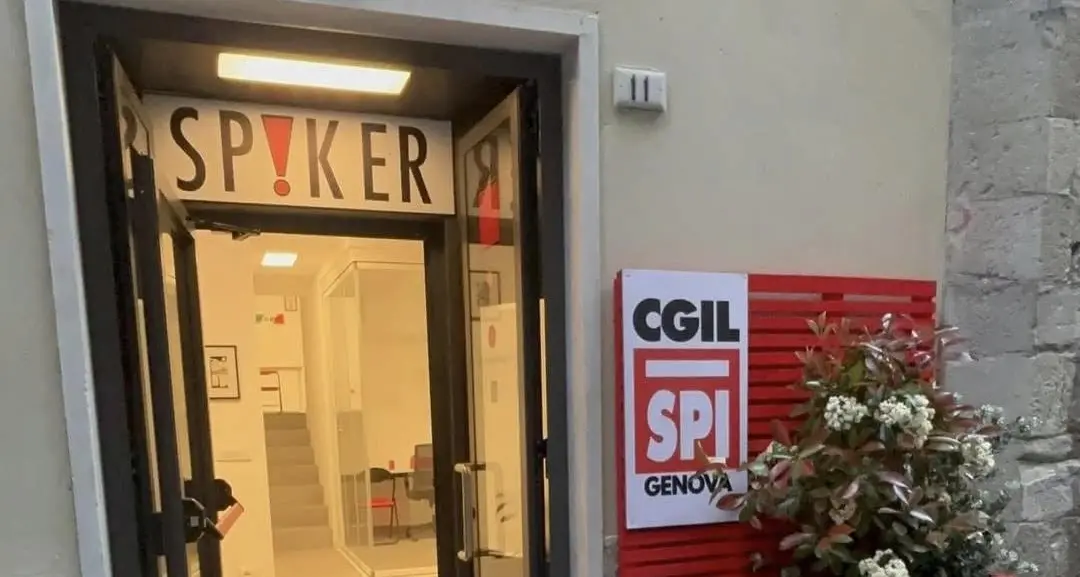 Al centro di Genova presidio Filcams Cgil per essere vicini ai lavoratori