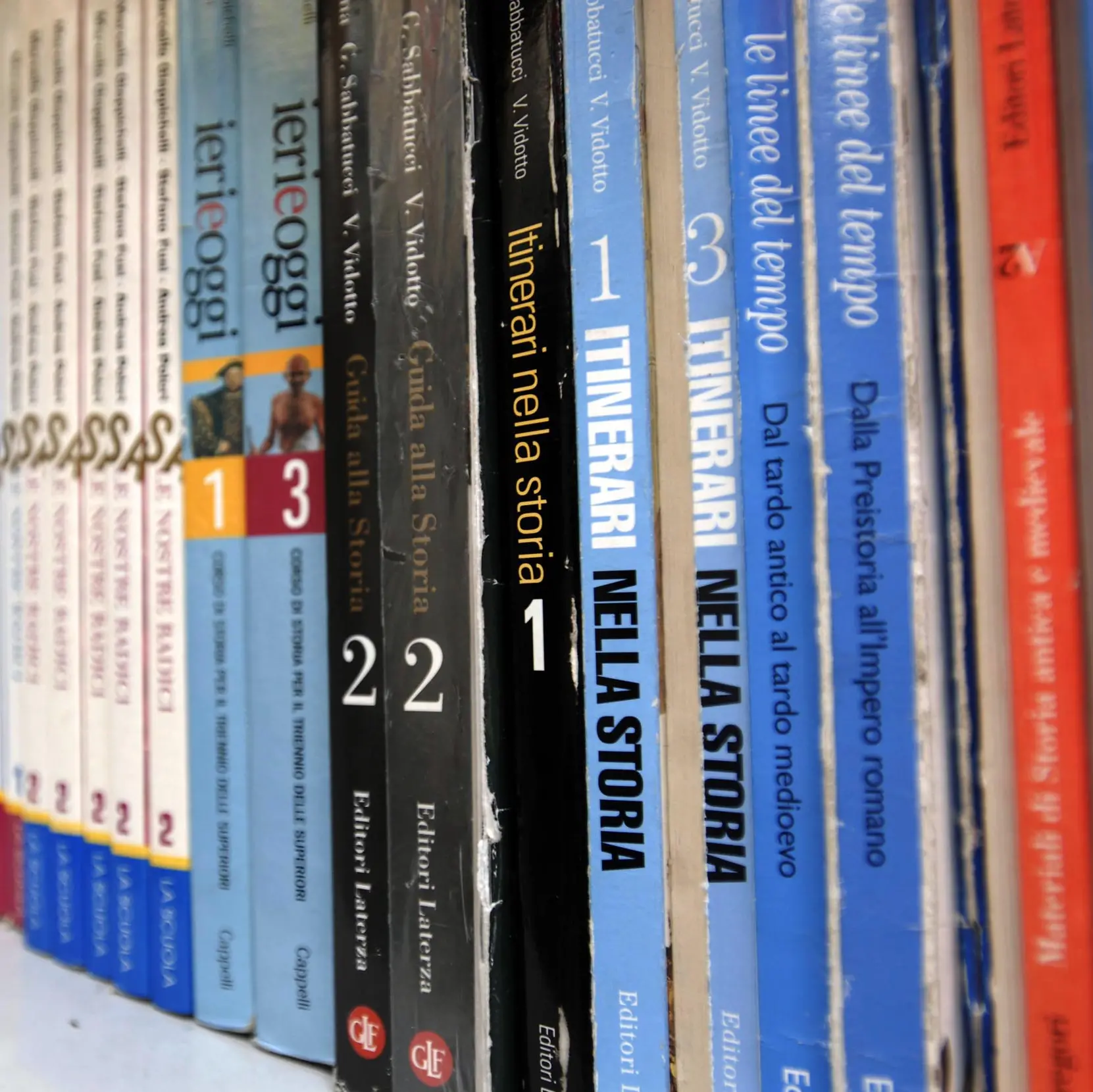 Cambiare un manuale non cambierà la scuola