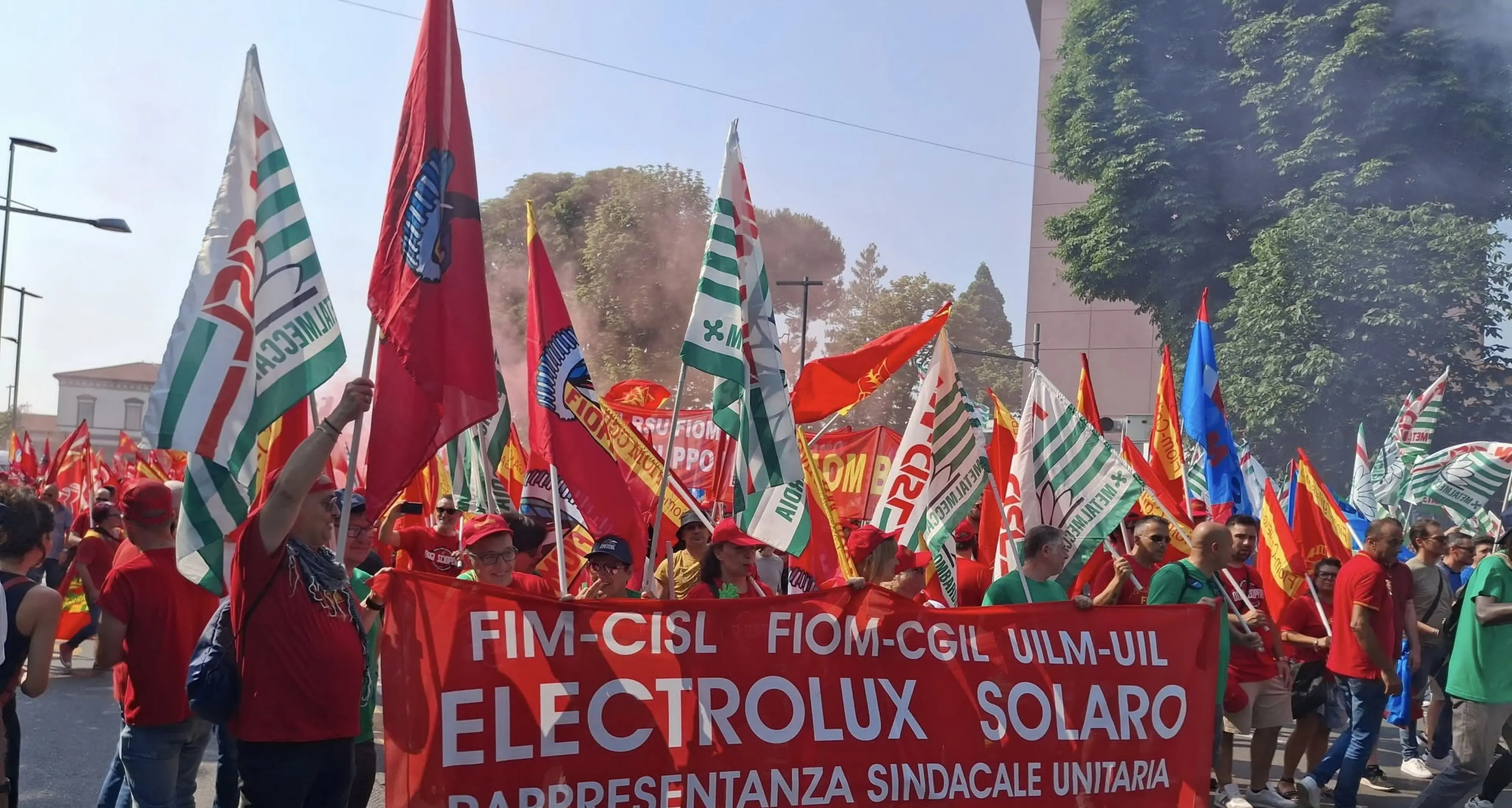 Electrolux, nella sera del 4 giugno corteo e assemblea a Solaro