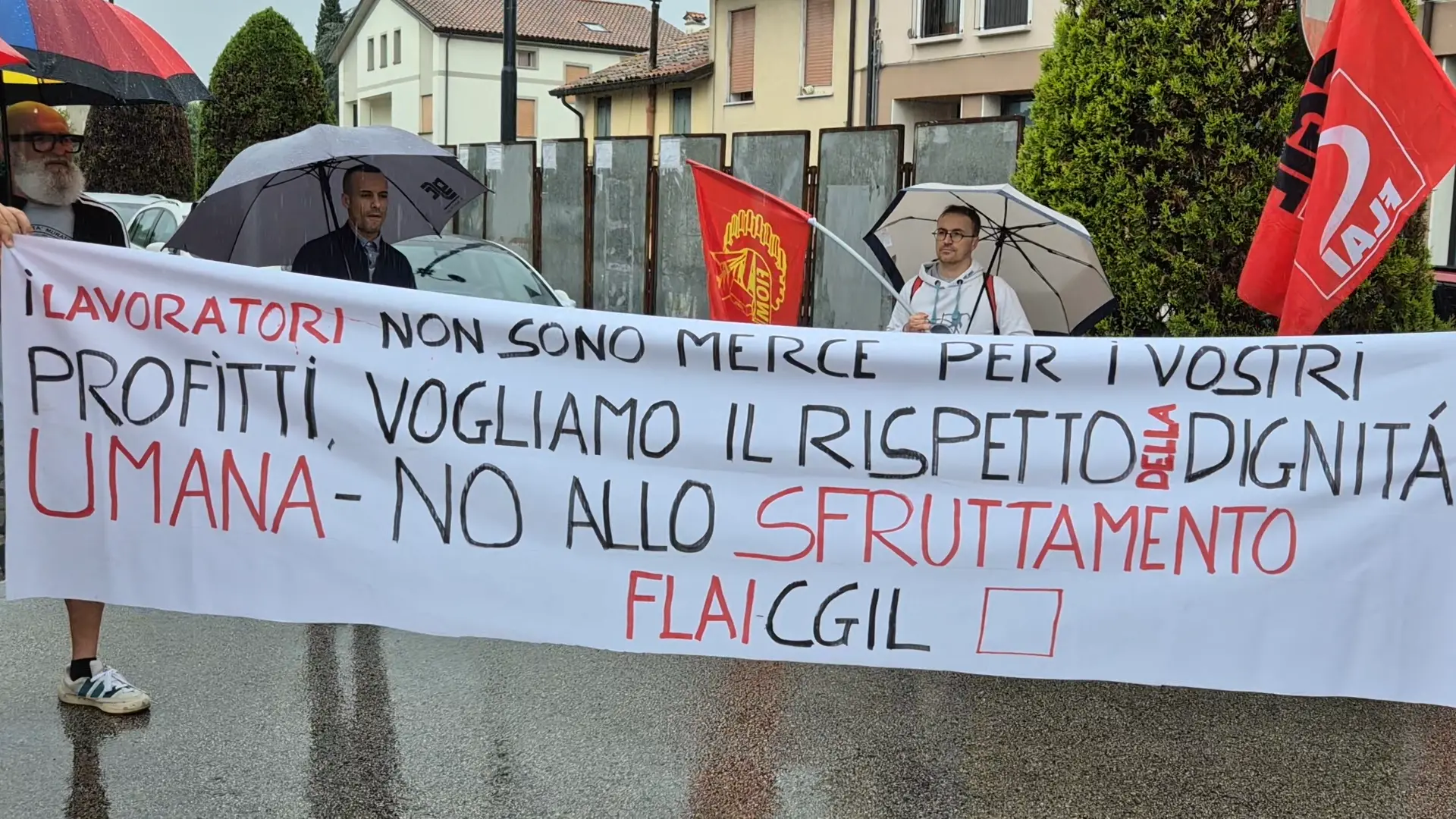 Vicenza, presidio a Schiavon. Flai: “No allo sfruttamento e alla barbarie”