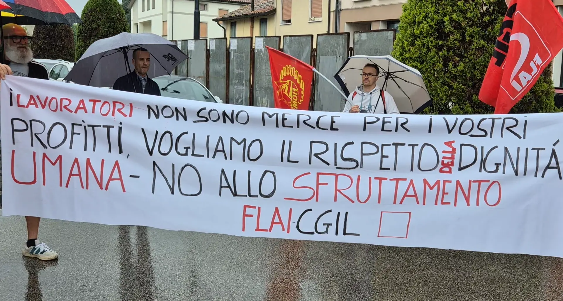 Vicenza, presidio a Schiavon. Flai: “No allo sfruttamento e alla barbarie”