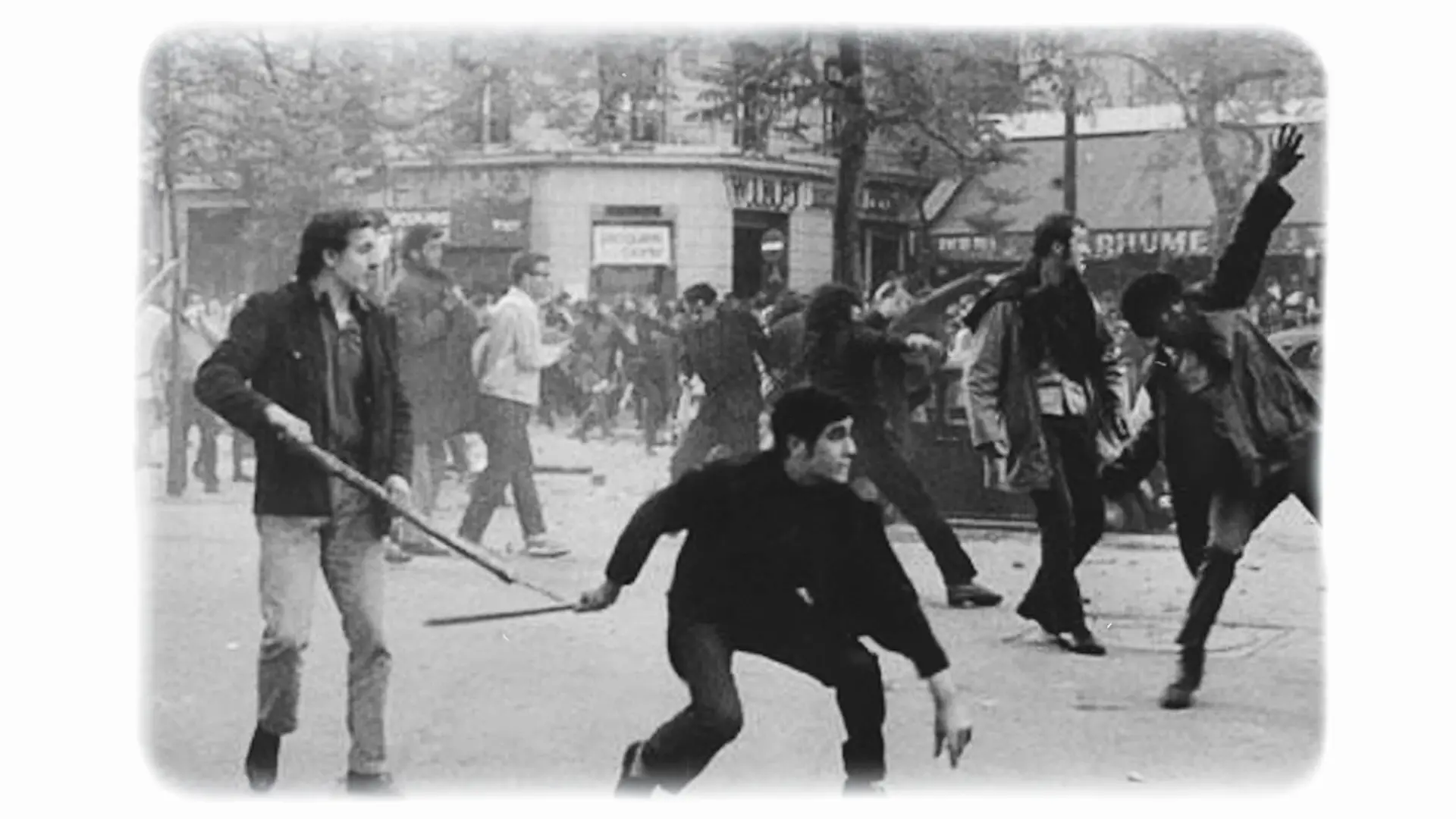 1960-1967: dal governo Tambroni alla guerra in Vietnam