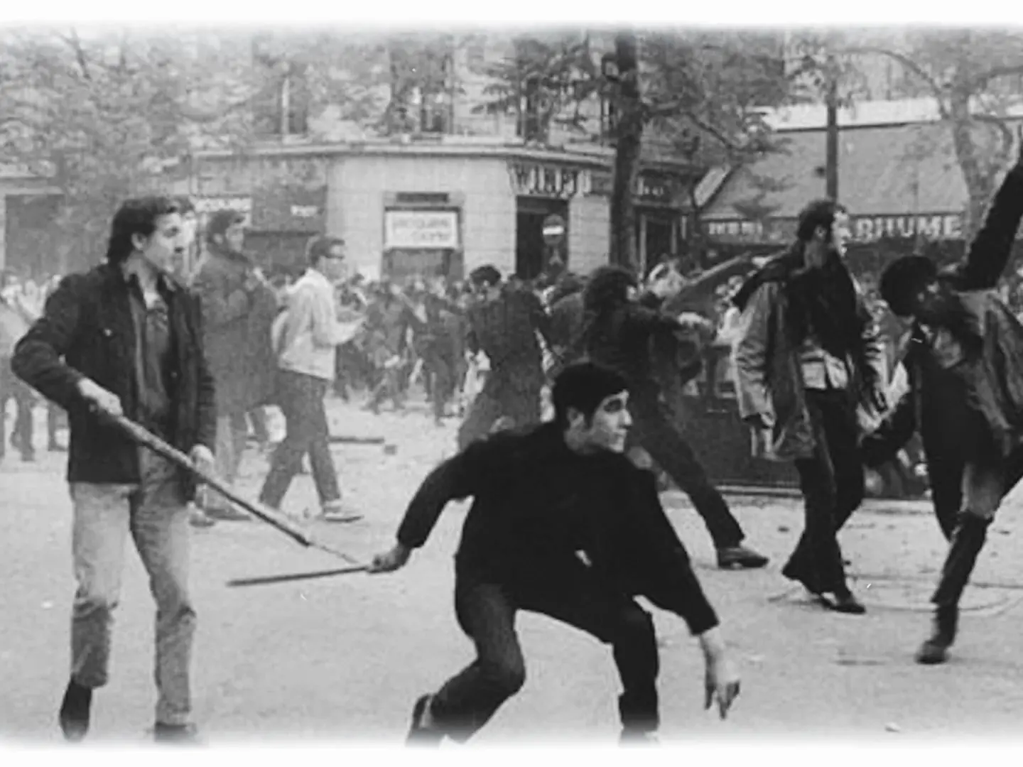 1960-1967: dal governo Tambroni alla guerra in Vietnam