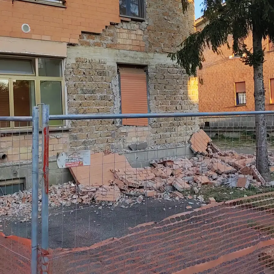 Crolla parete, operaio 71enne muore nel Bresciano