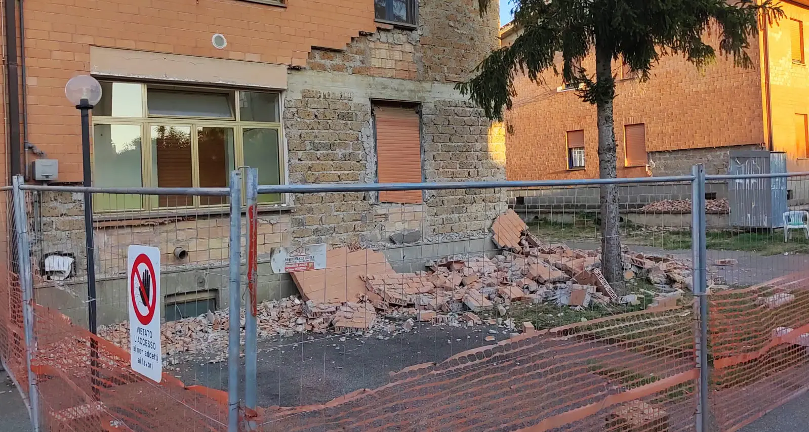 Crolla parete, operaio 71enne muore nel Bresciano