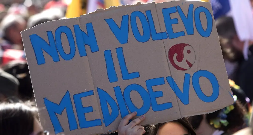 Educazione sessuo-affettiva, la scure reazionaria di Valditara