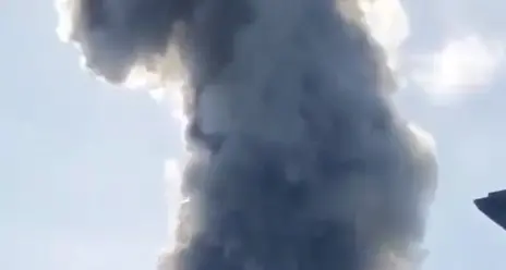 A fuoco il sito Versalis di Mantova, evacuati 800 lavoratori