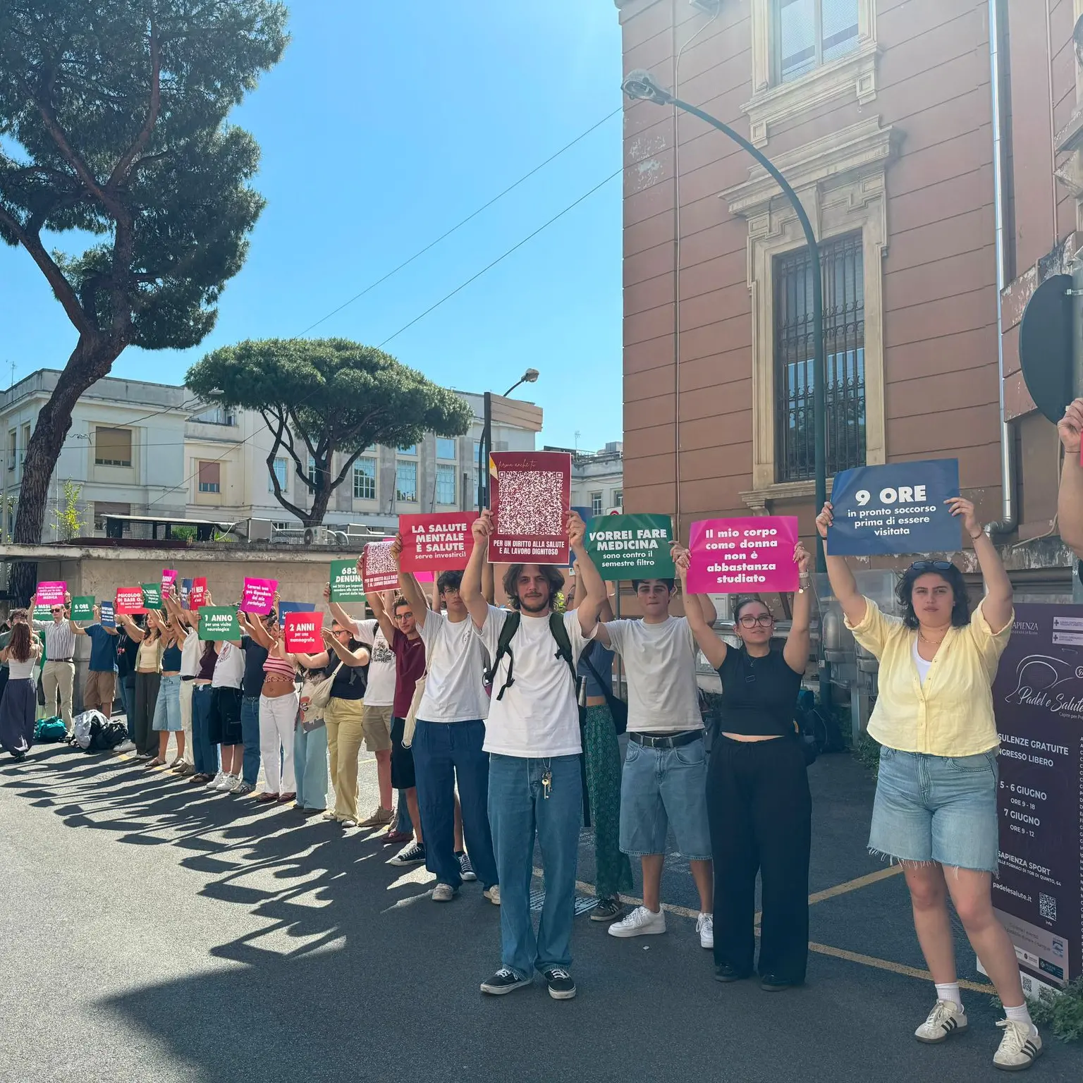 Sanità, gli studenti si mettono “in fila”