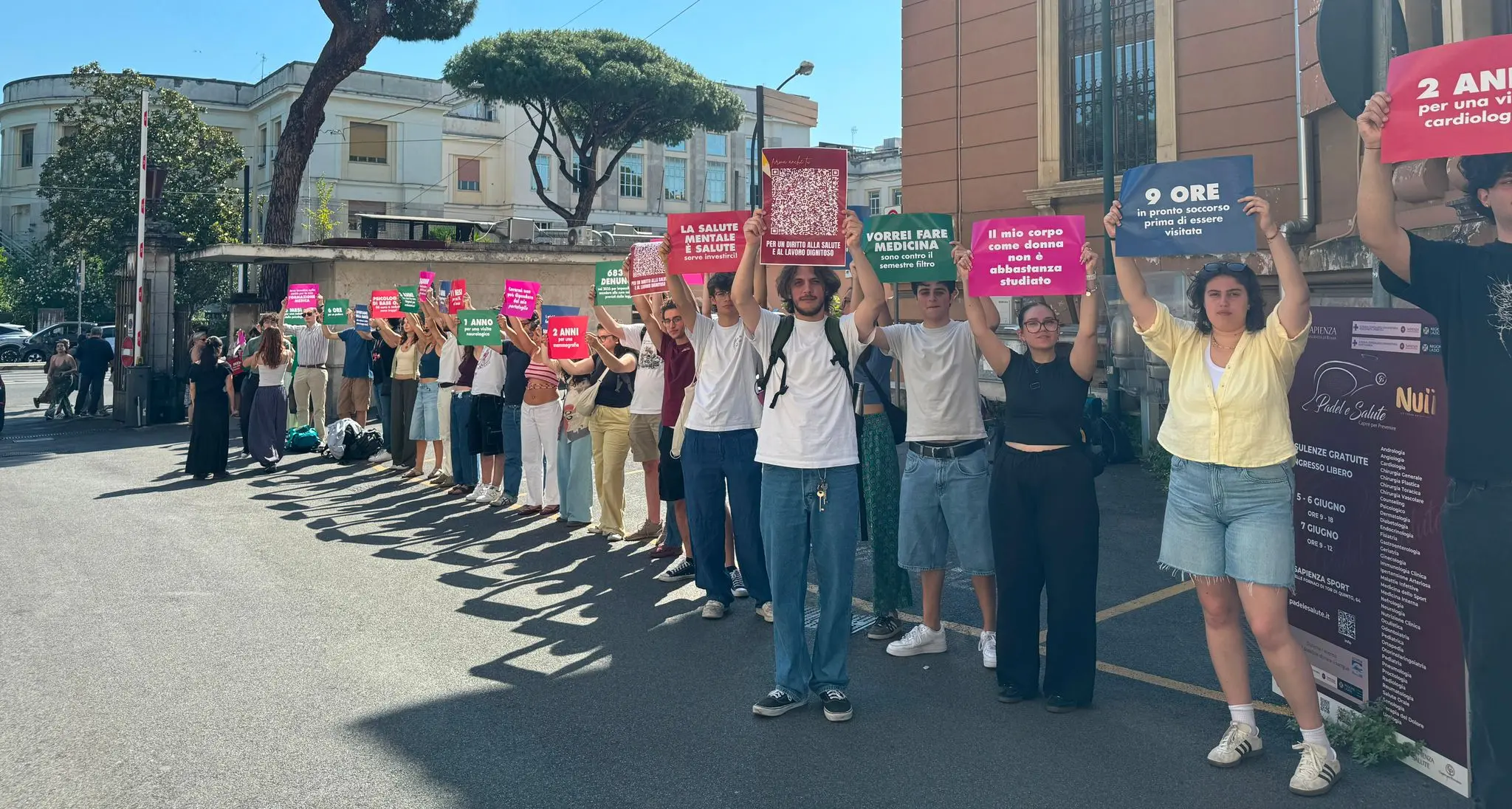 Sanità, gli studenti si mettono “in fila”