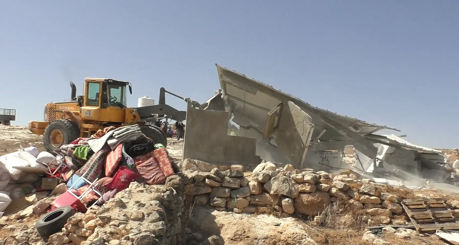 Distruzione e morte senza fine nei territori palestinesi