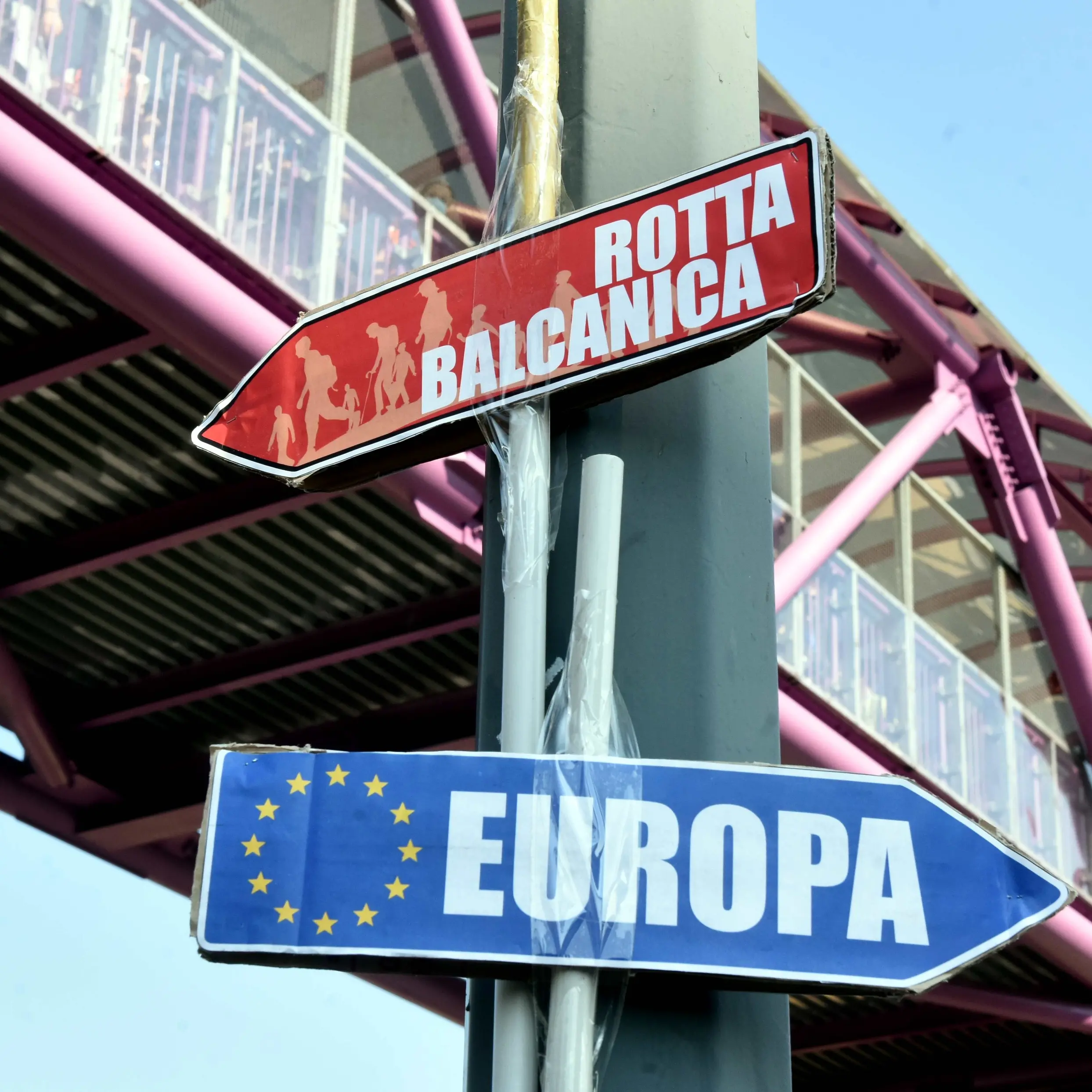 Il rimpatrio dei migranti diventa deportazione