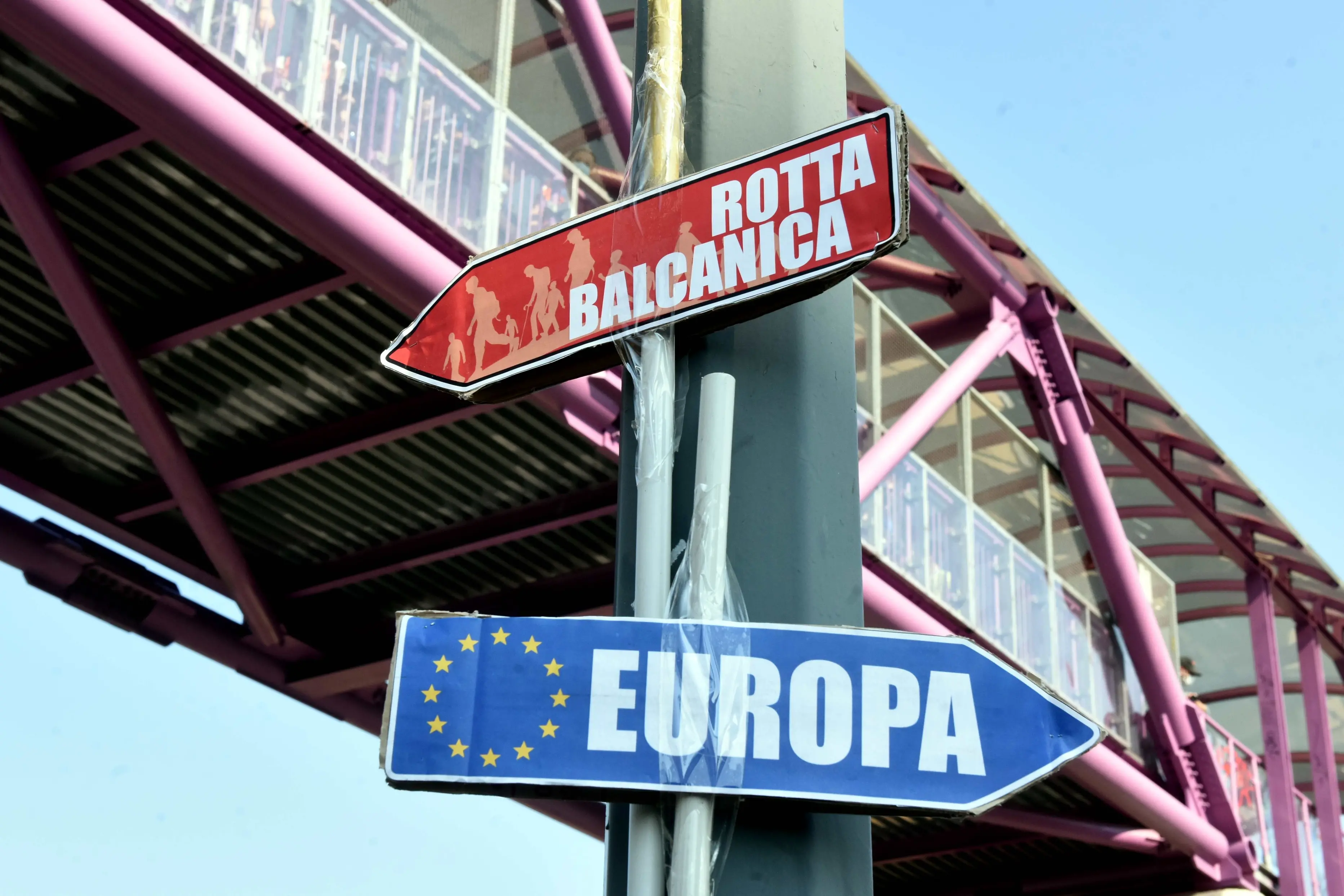 Il rimpatrio dei migranti diventa deportazione