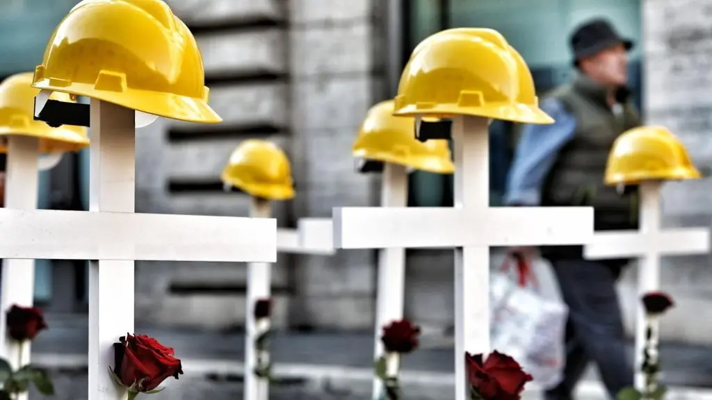 Lunigiana, malore in azienda, morto operaio