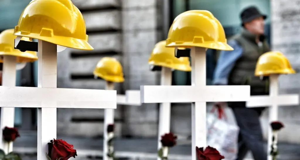 Lunigiana, malore in azienda, morto operaio