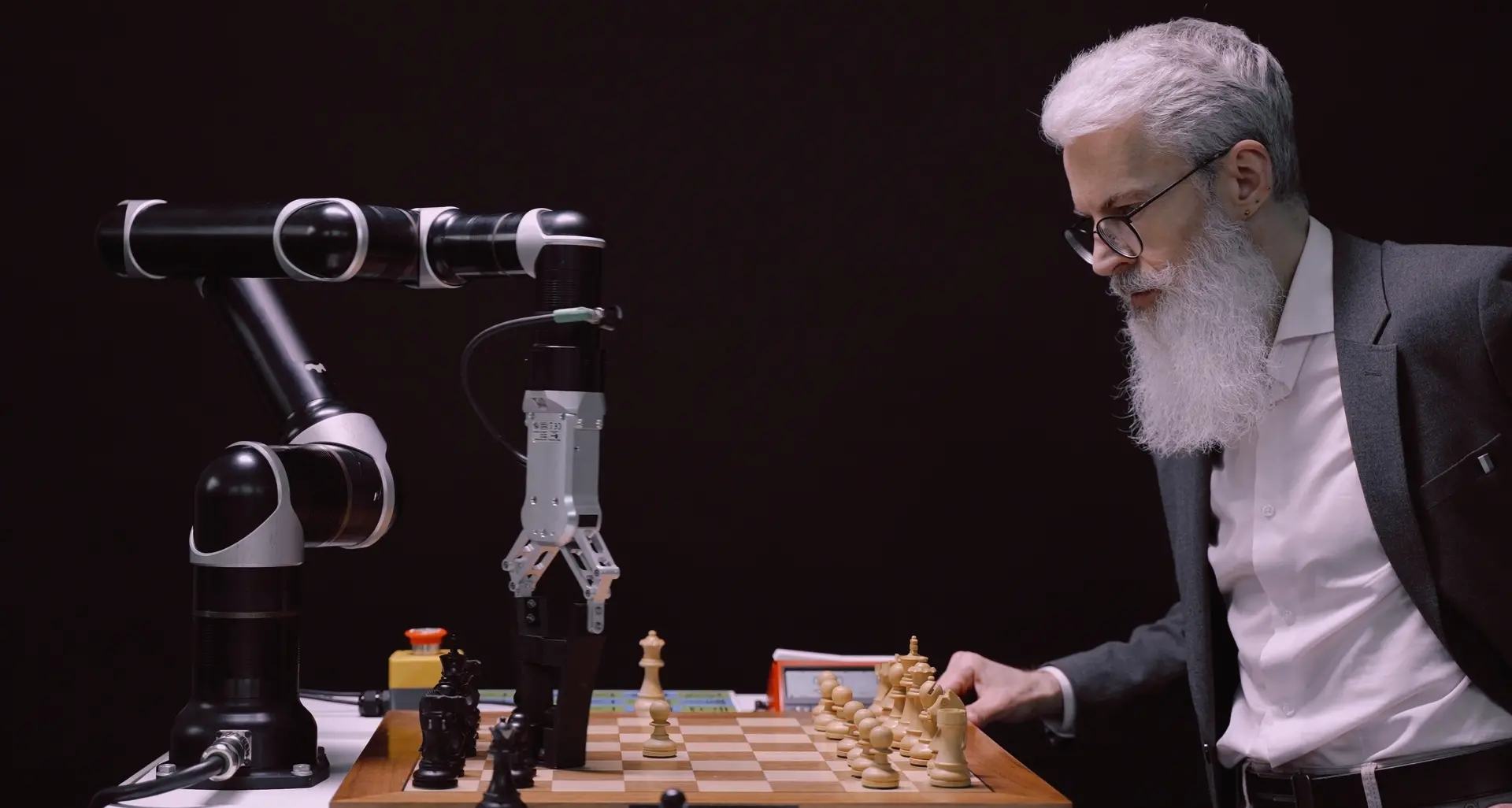 “Non sono un robot”. L’imperfezione ci salverà?