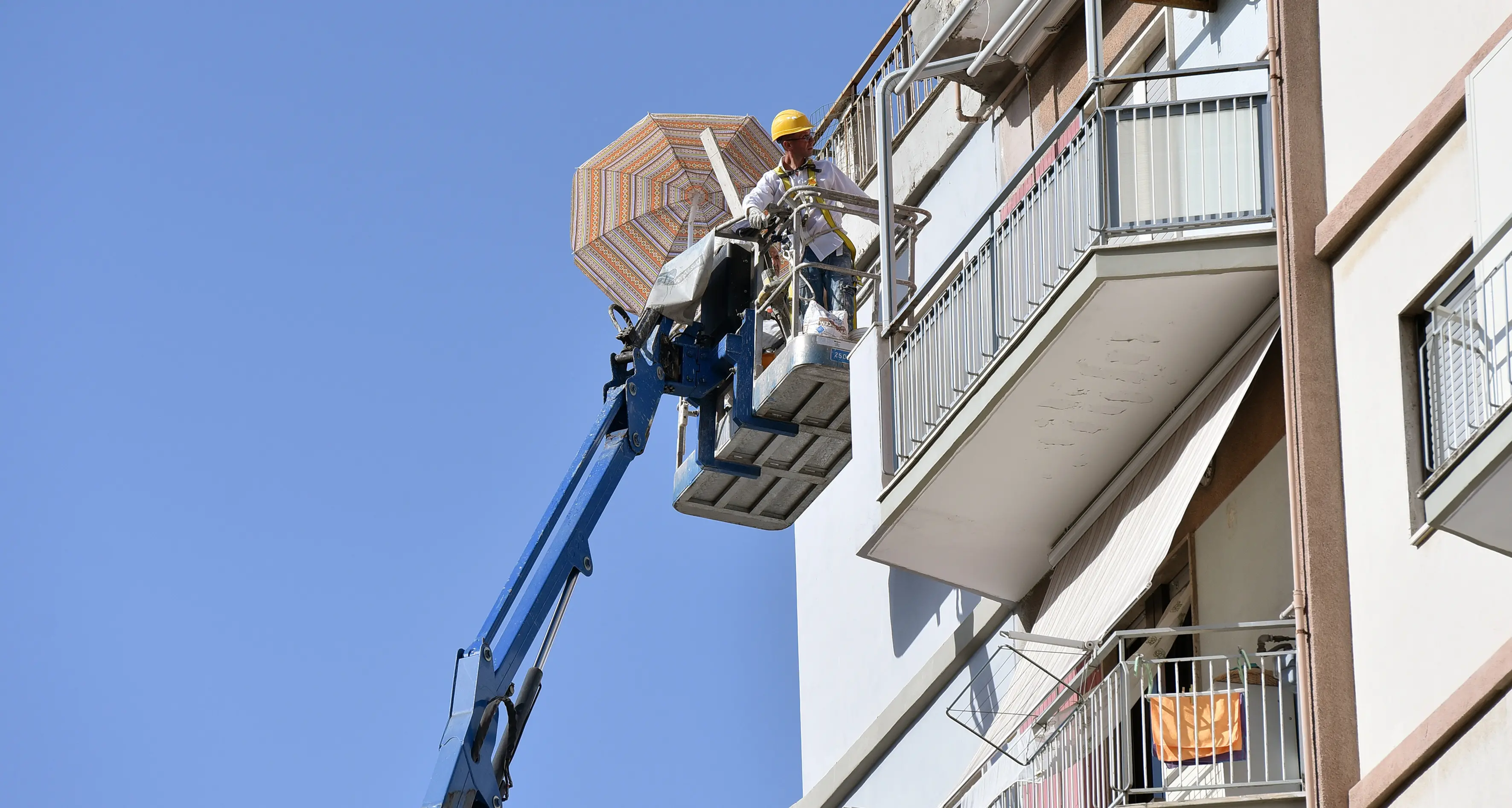 Cantieri a 40 gradi, l’allarme della Fillea: “Serve una legge, non interventi tardivi”