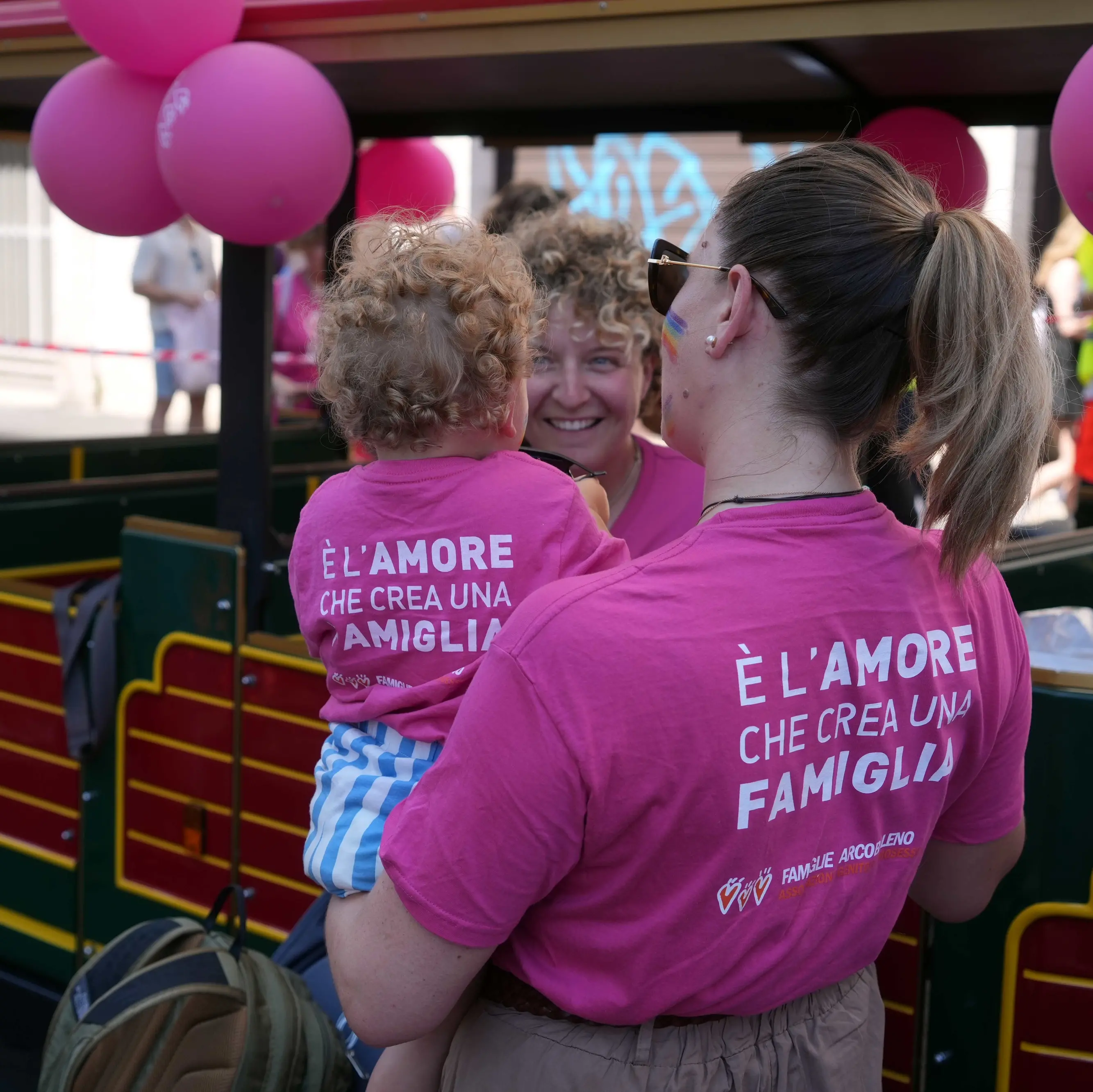 Napoli, la Cgil con un suo carro al Pride