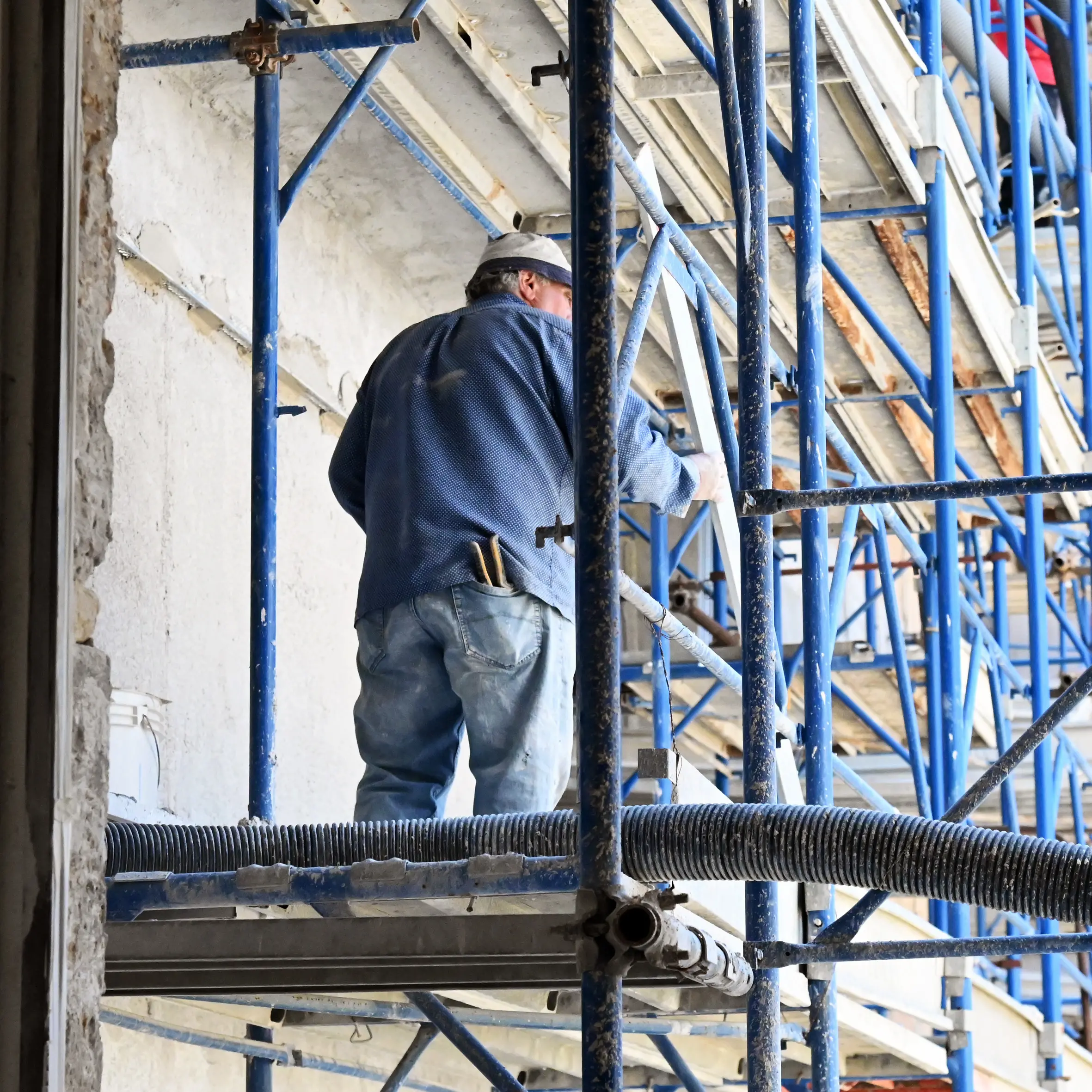 Olbia, direttore di cantiere muore precipitando dall’alto