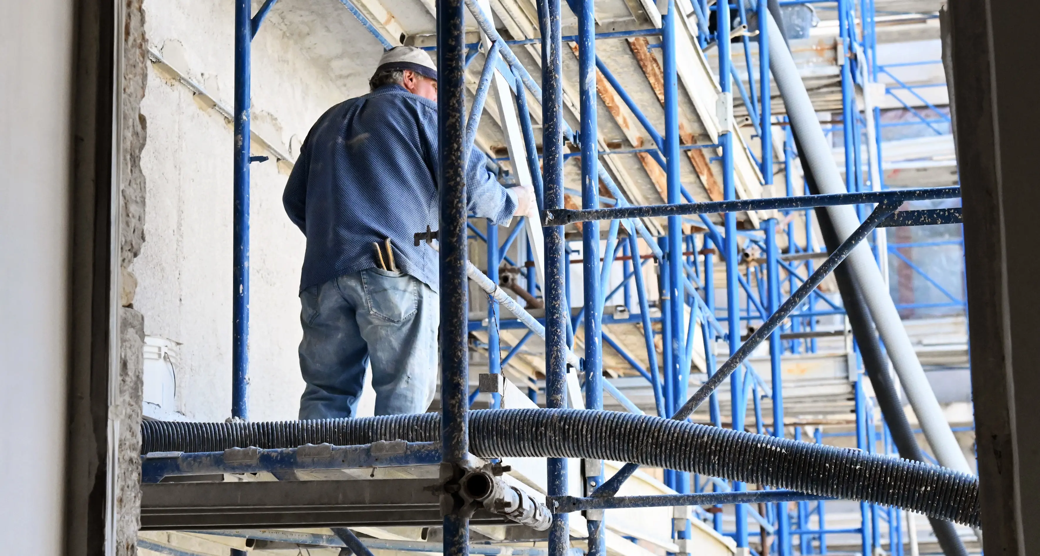 Olbia, direttore di cantiere muore precipitando dall’alto