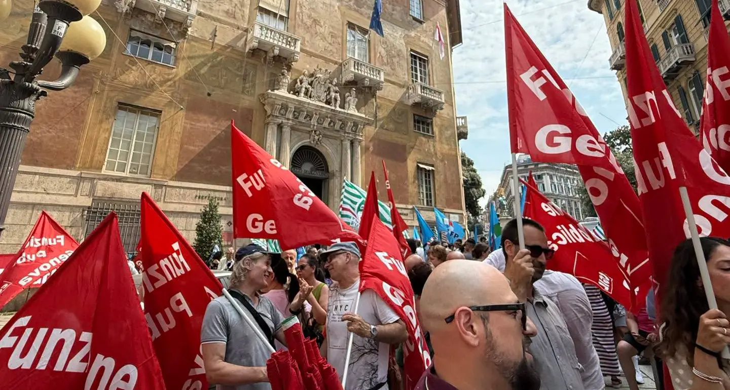 Genova: sindacati in prefettura contro tagli personale del Comune